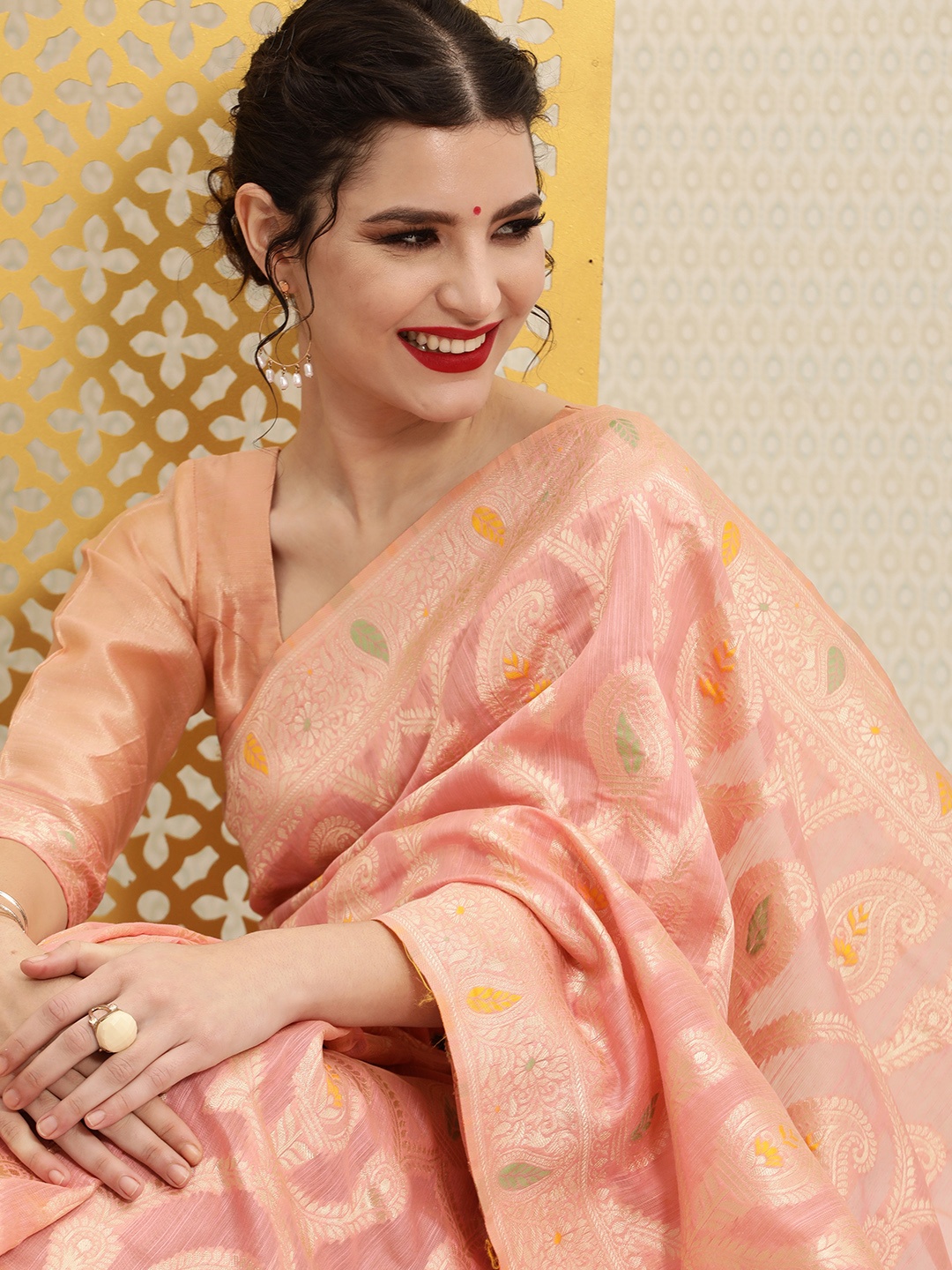 

House of Pataudi Peach-Coloured & Golden Paisley Woven Design Jashn Saree