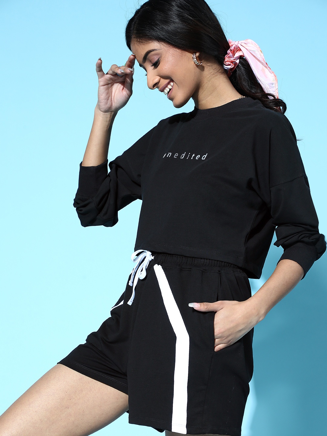 

ANWAIND Women Stylish Black Printed Cropped Co-Ords