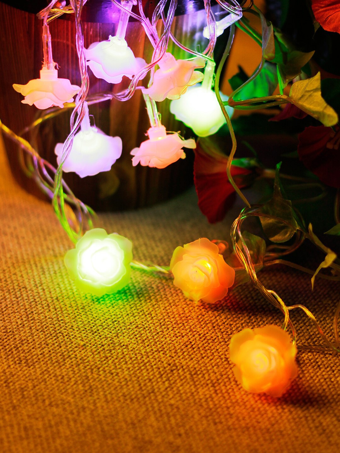 

TAYHAA Multicolored Enlightening & Sparkling 20 Led String Lights, White