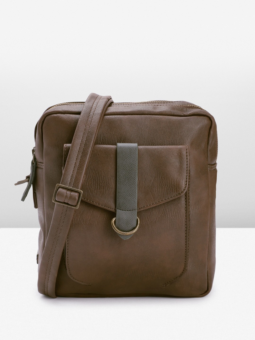 

Baggit Women Textured Sling Bag, Brown