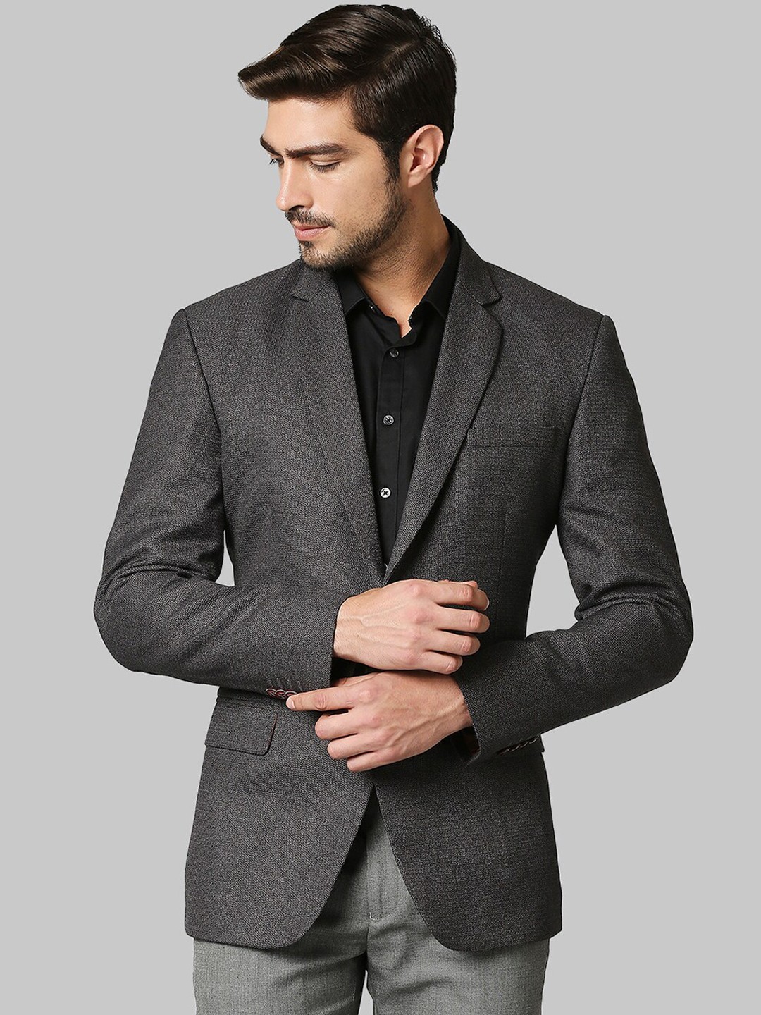 

Raymond Men Grey Single Breasted Blazer