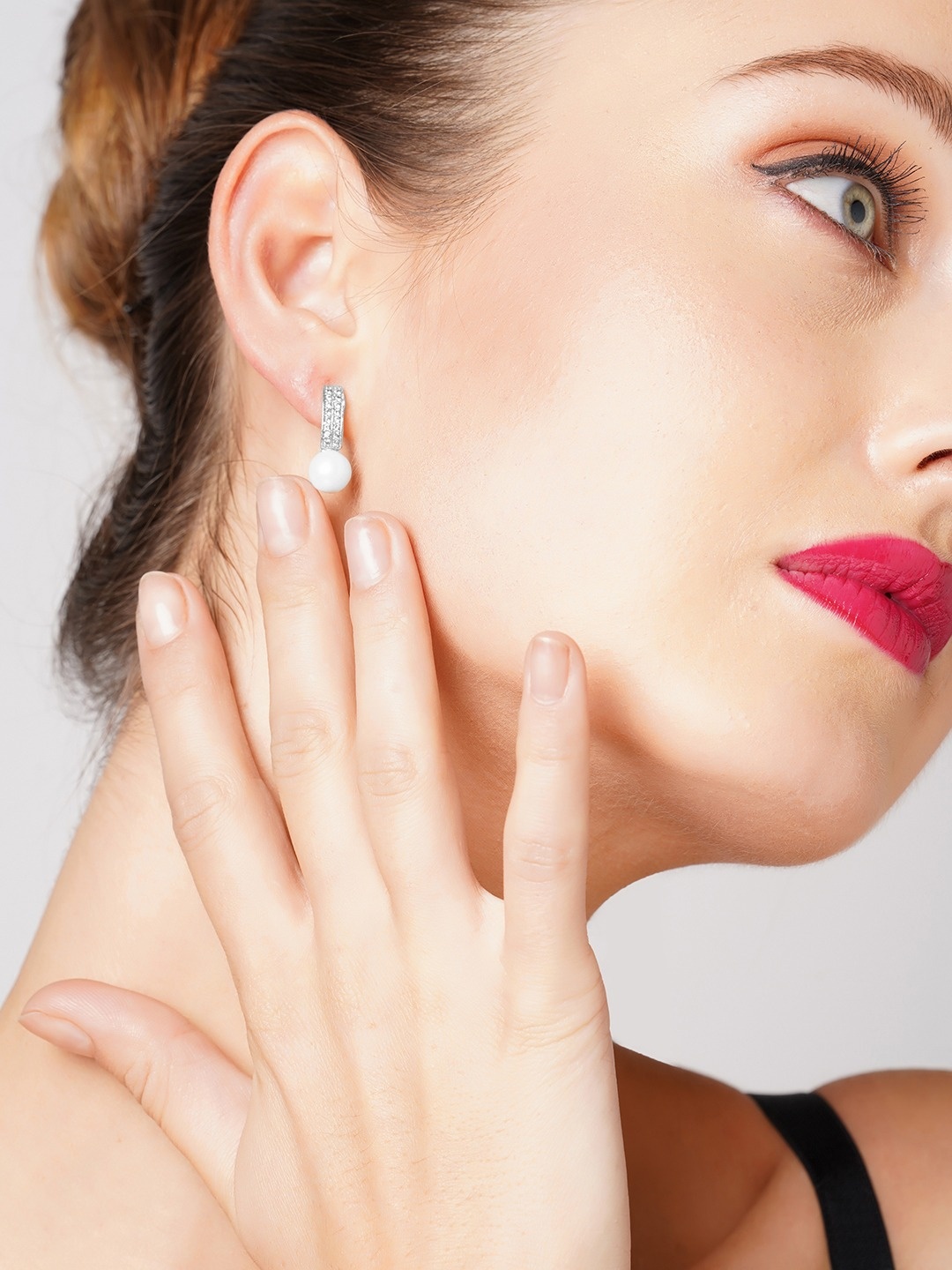 

AMI Silver-Toned & White Contemporary Studs Earrings