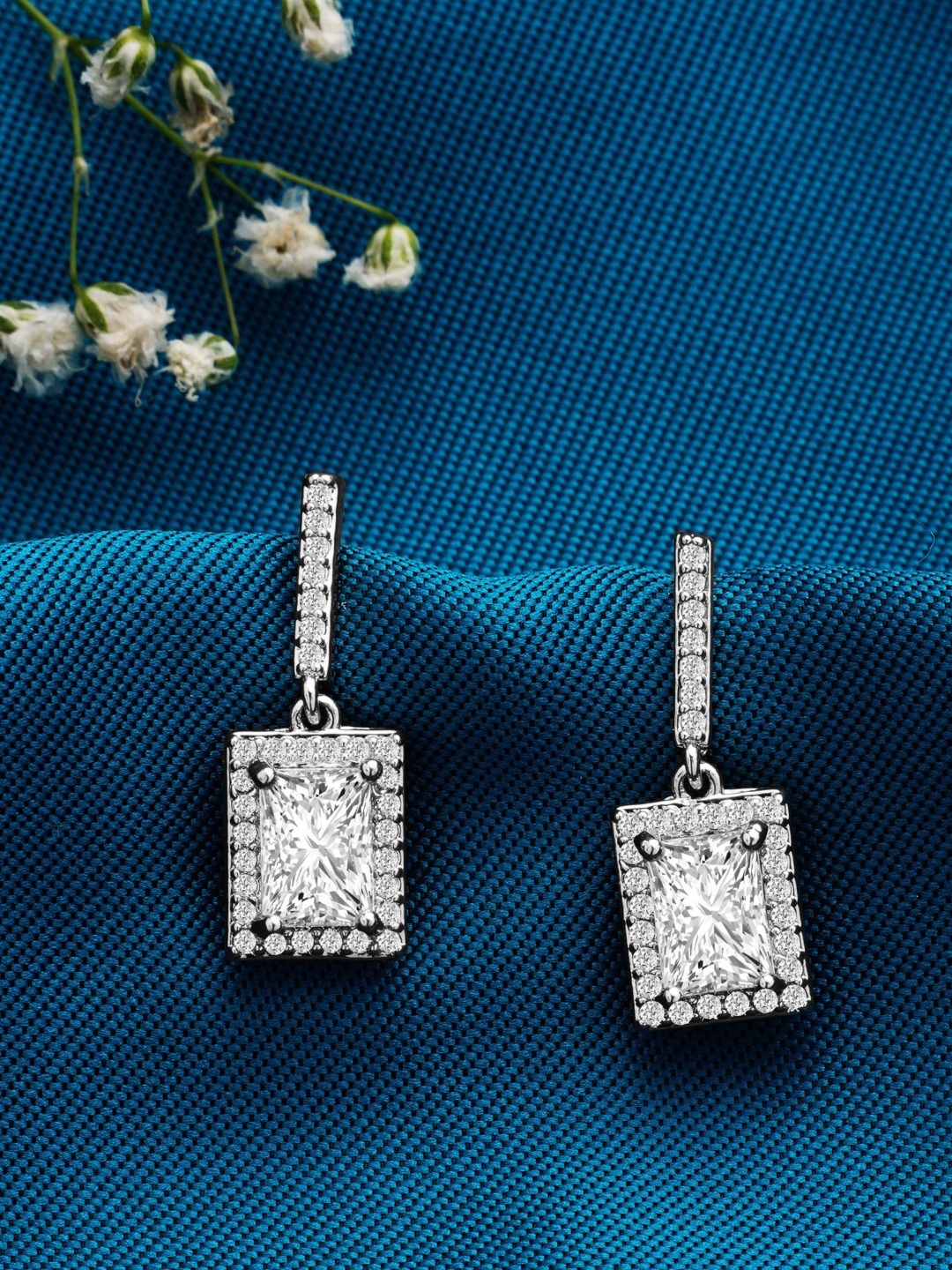 

AMI Silver-Toned Geometric Drop Earrings