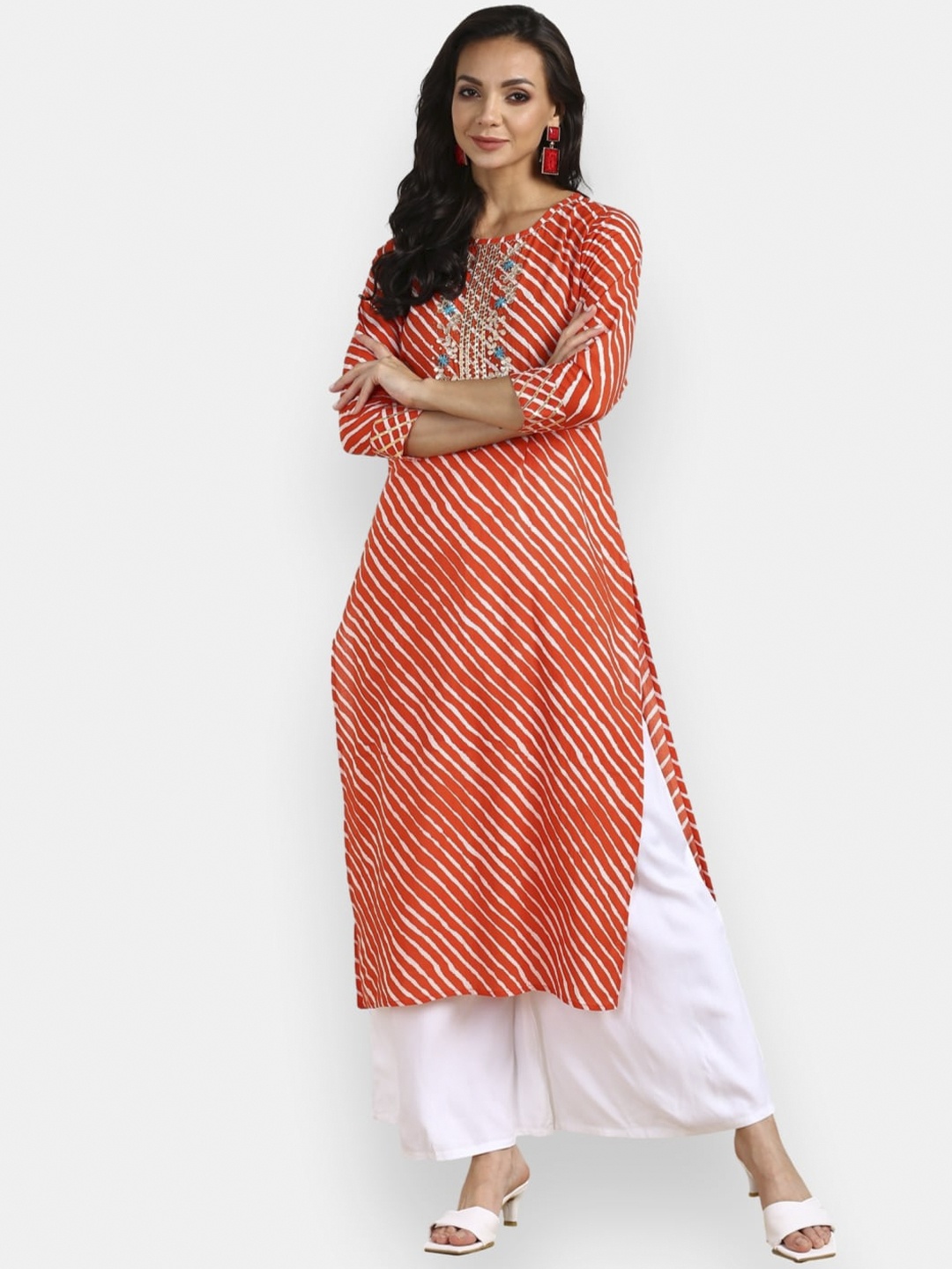 

VEDANA Women Orange & White Leheriya Striped Gotta Patti Kurta