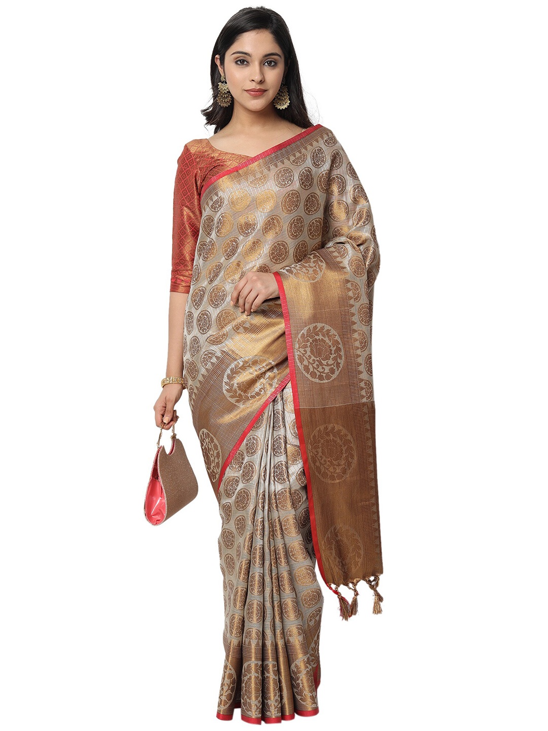 

PERFECTBLUE White & Gold-Toned Ethnic Motifs Zari Silk Blend Saree