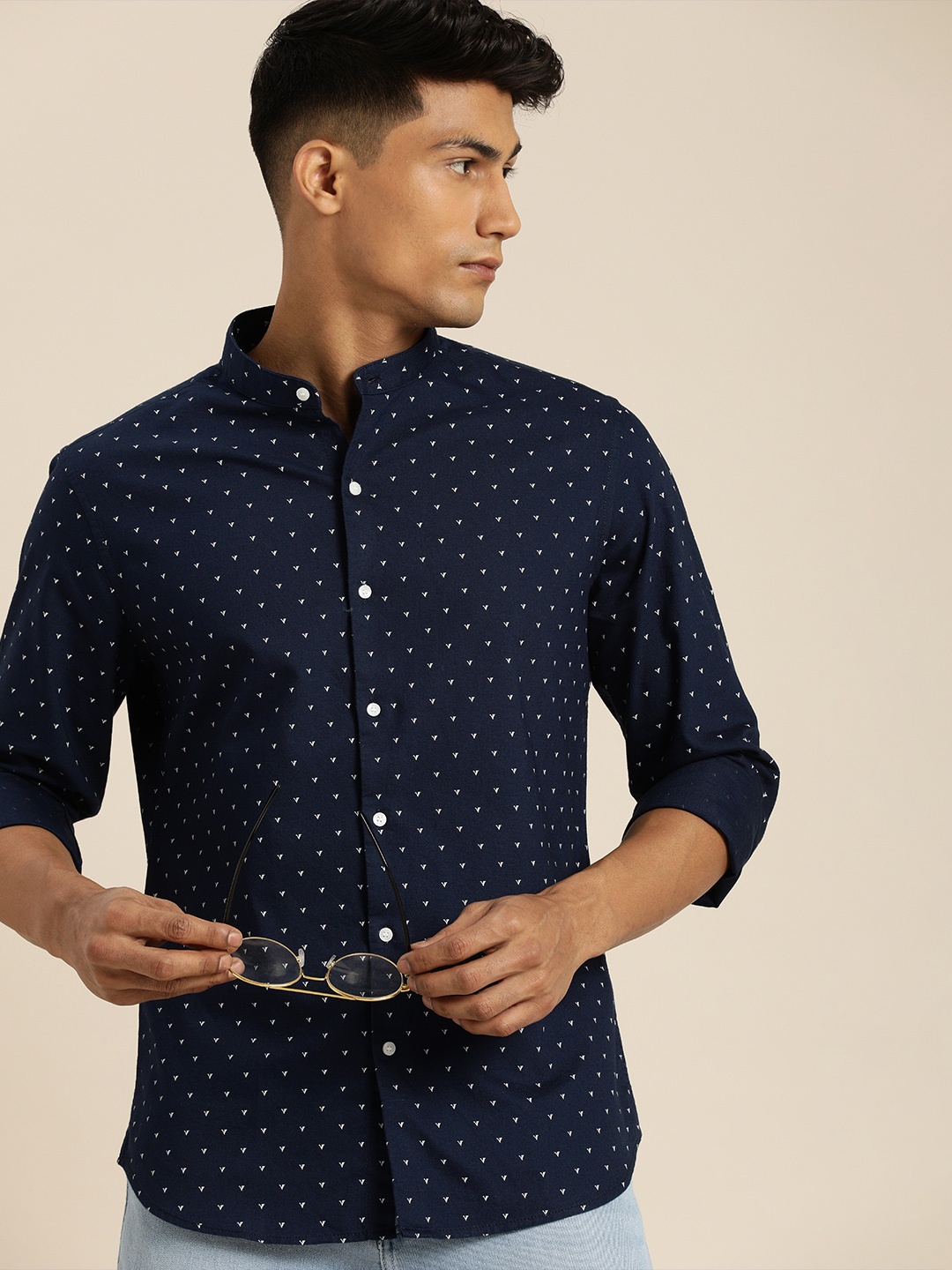 

ether Men Navy Blue & White Printed Pure Cotton Casual Shirt