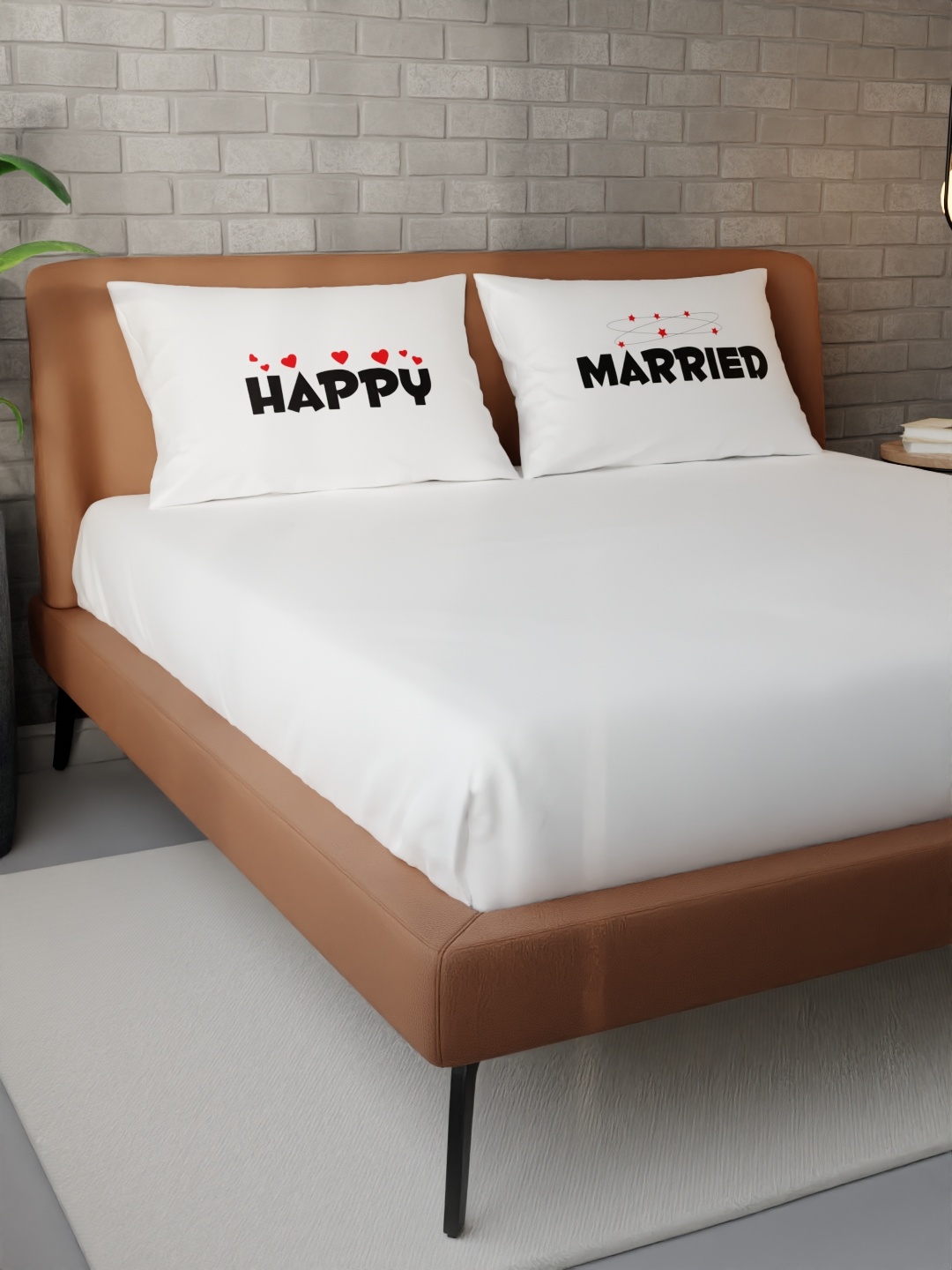 

Stoa Paris White & Black Typography Queen Bedsheet with 2 Pillow Covers