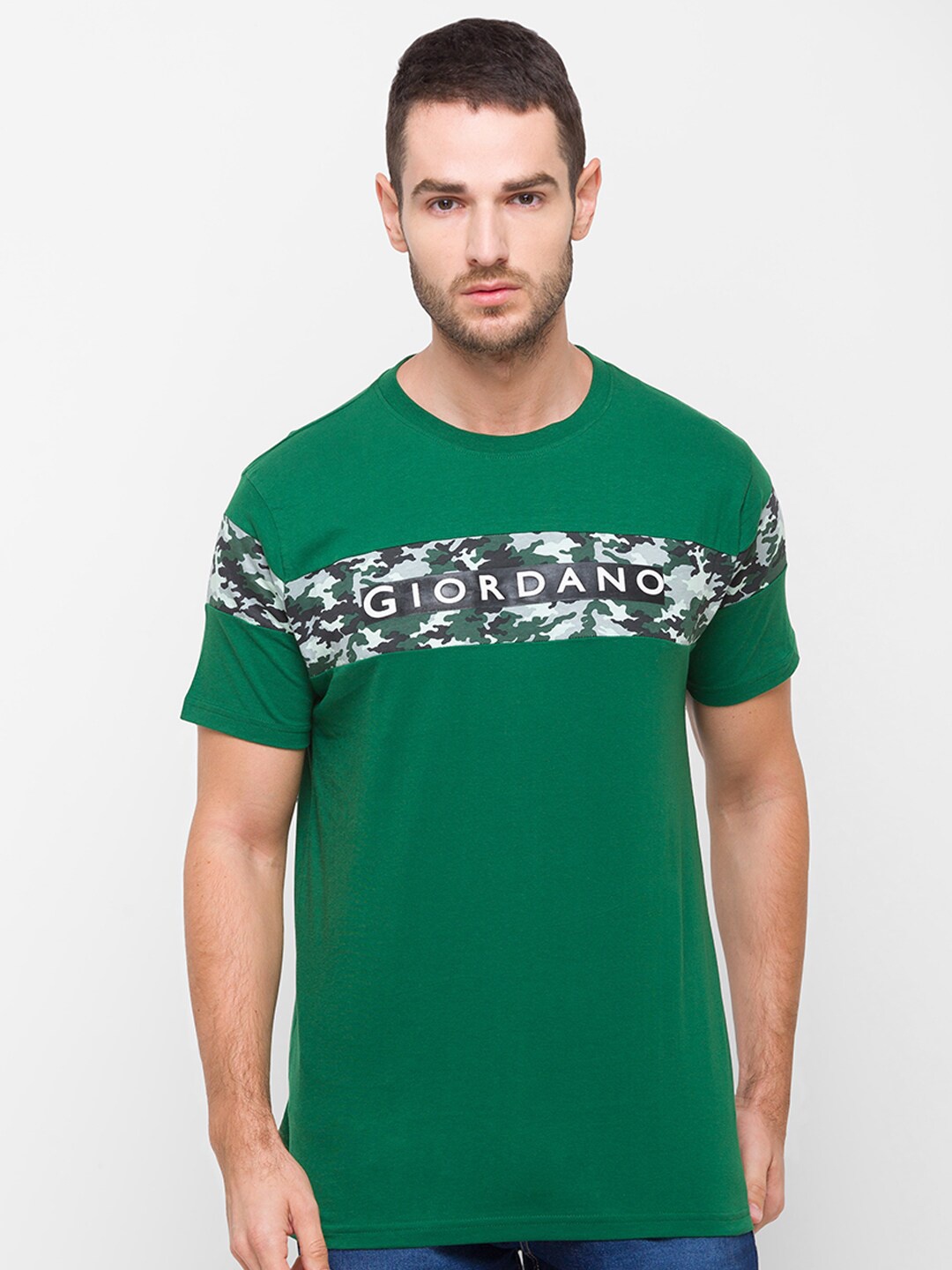 

GIORDANO Men Green Brand Logo Printed Slim Fit Cotton T-shirt