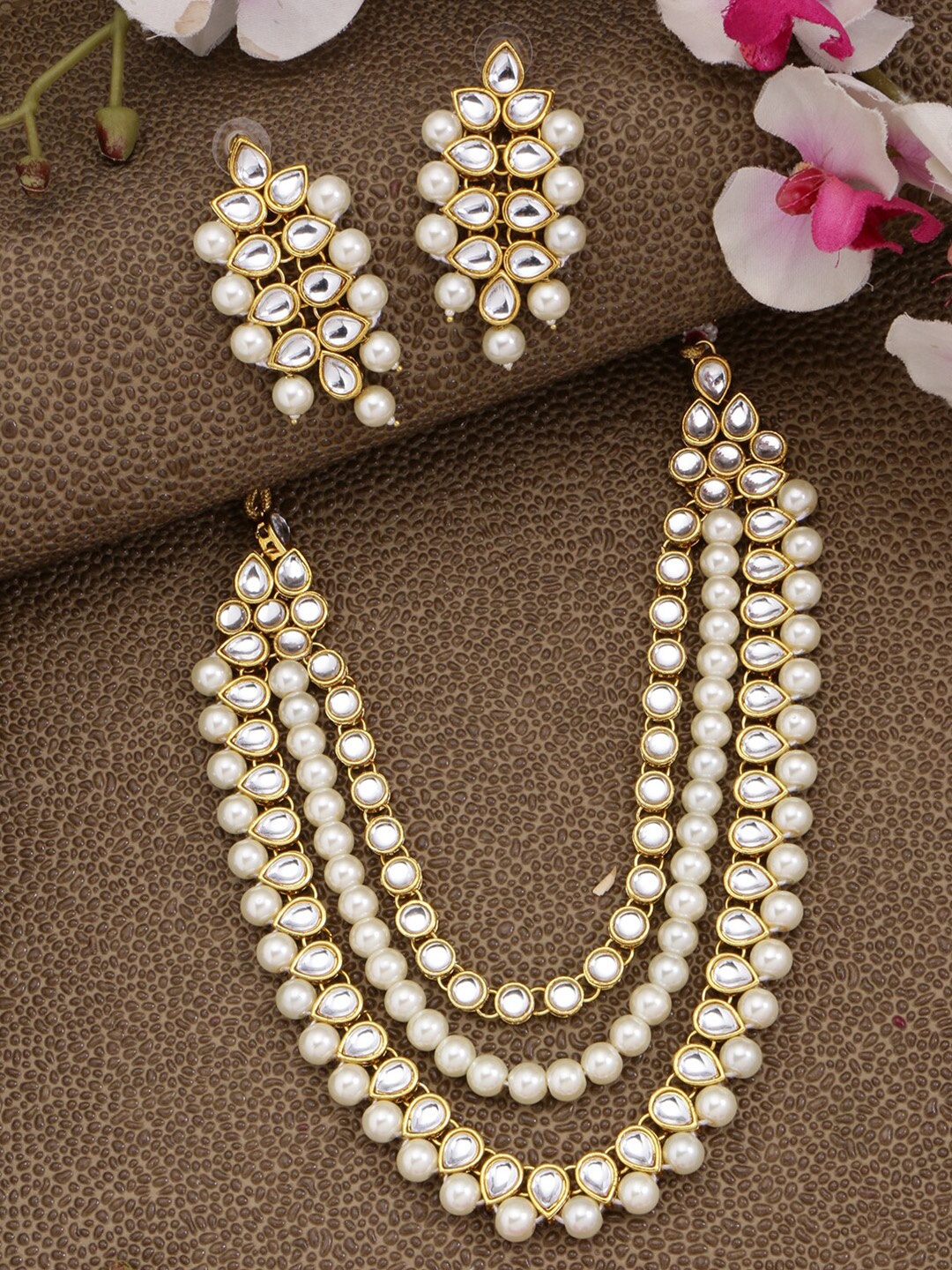 

LIVE EVIL White & Gold-Toned Kundan Jadau Gold Plated Jewellery Set