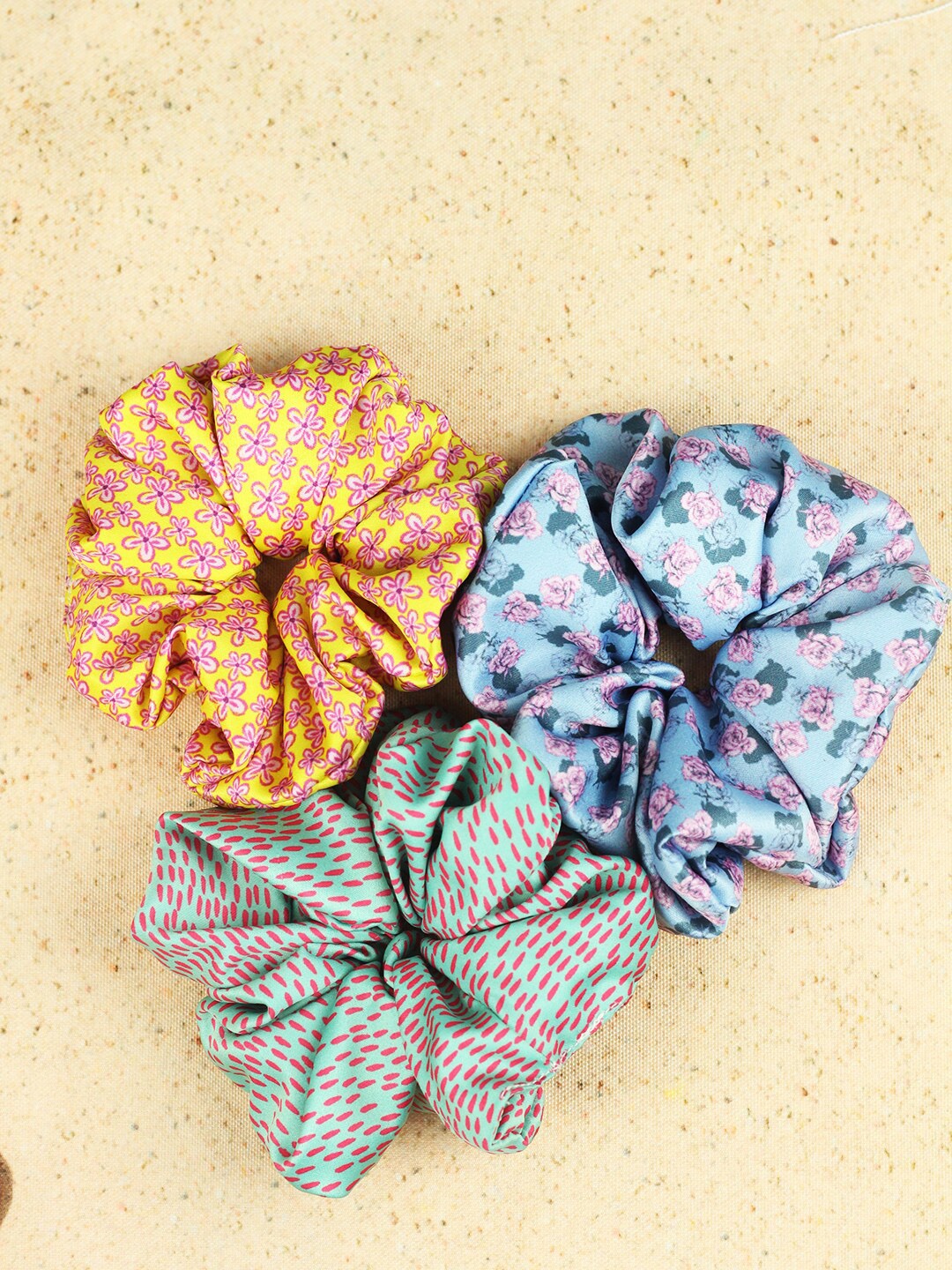 

Tossido Women Green & Yellow Set of 3 Scrunchies