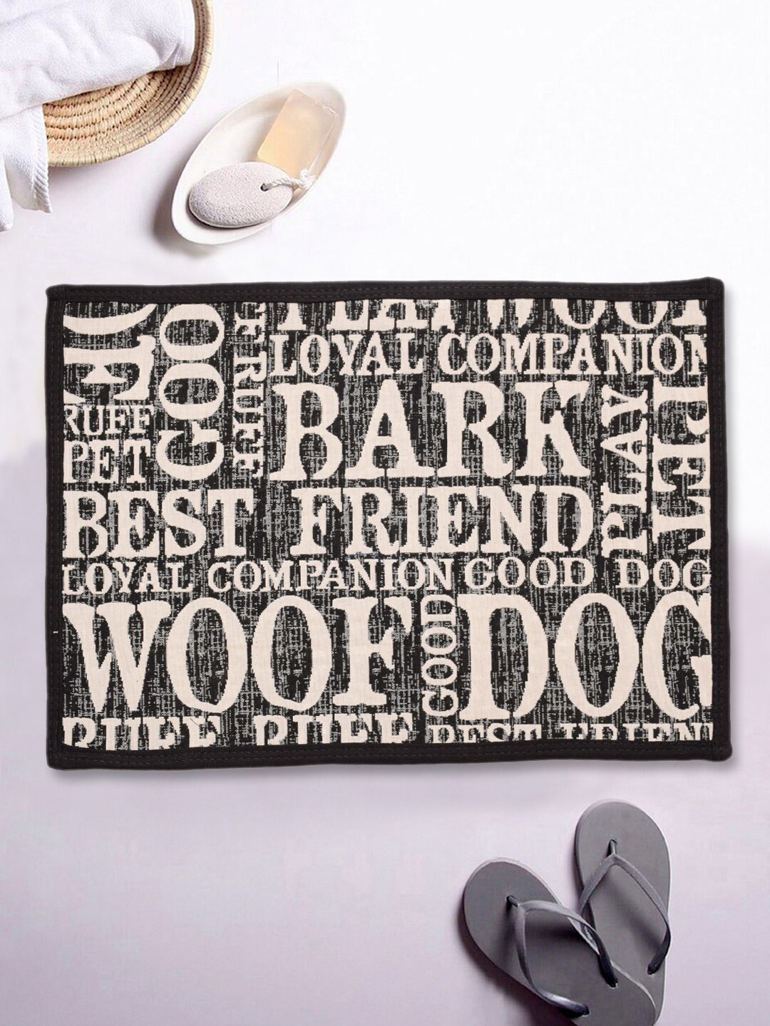 

AVI Living Unisex Grey & Black Self Design Anti Slip Pet Mat