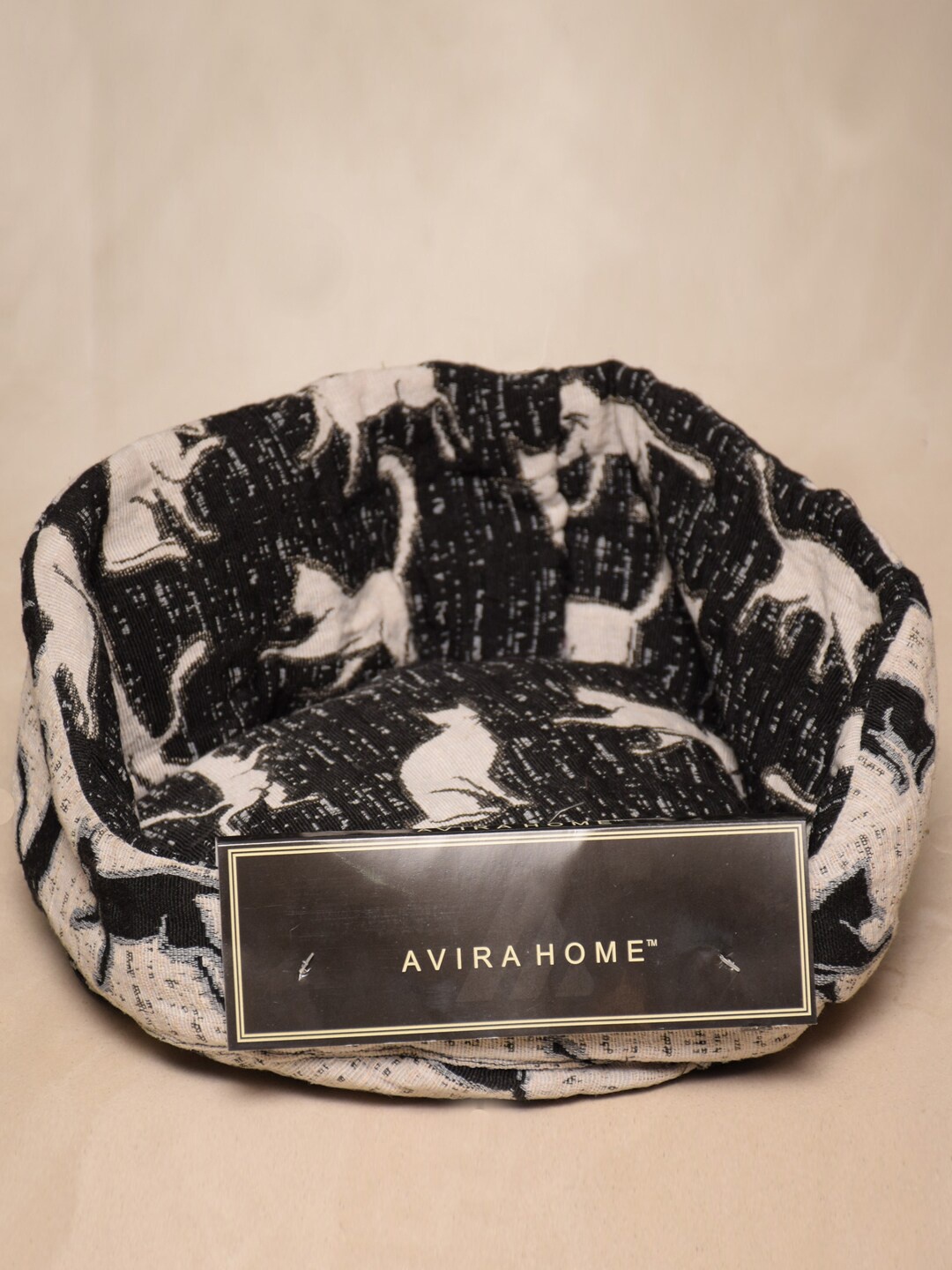 

AVI Living Grey & Black Printed Round Washable Polyfilled Pet Bed