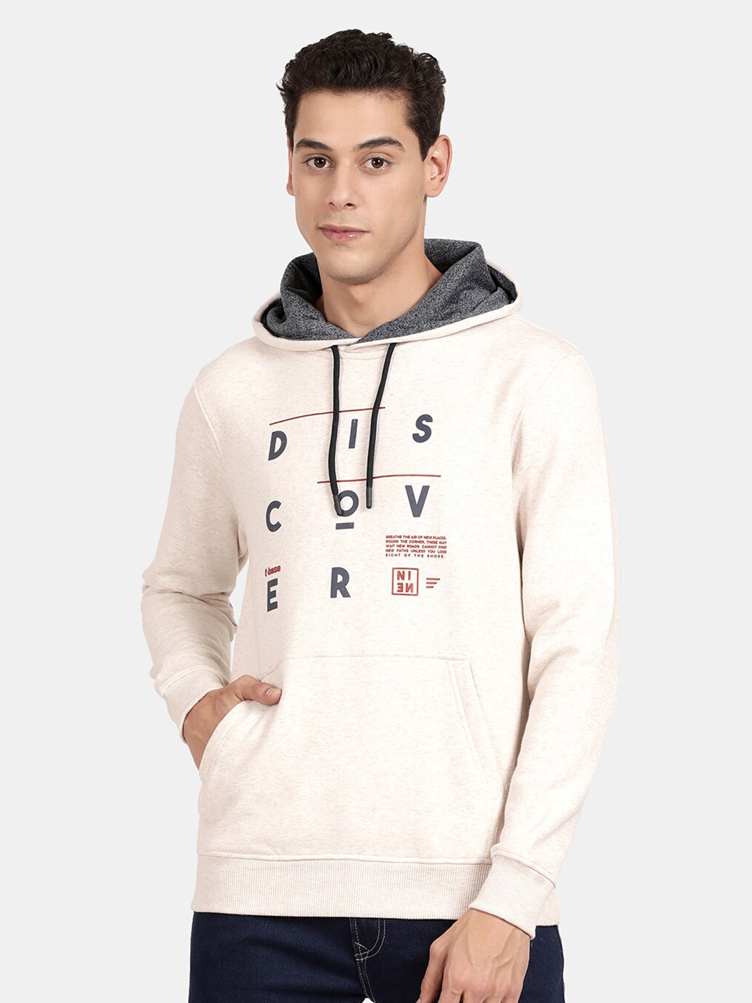 

t-base Men Off White Printed Hooded Sweatshirt