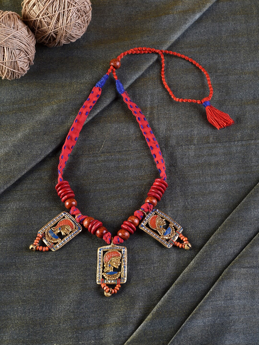 

AAKRITI ART CREATIONS Red & Blue Brass Necklace