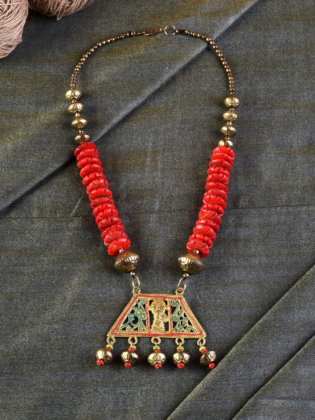 

AAKRITI ART CREATIONS Red & Gold-Toned Brass Handcrafted Dhokra Necklace