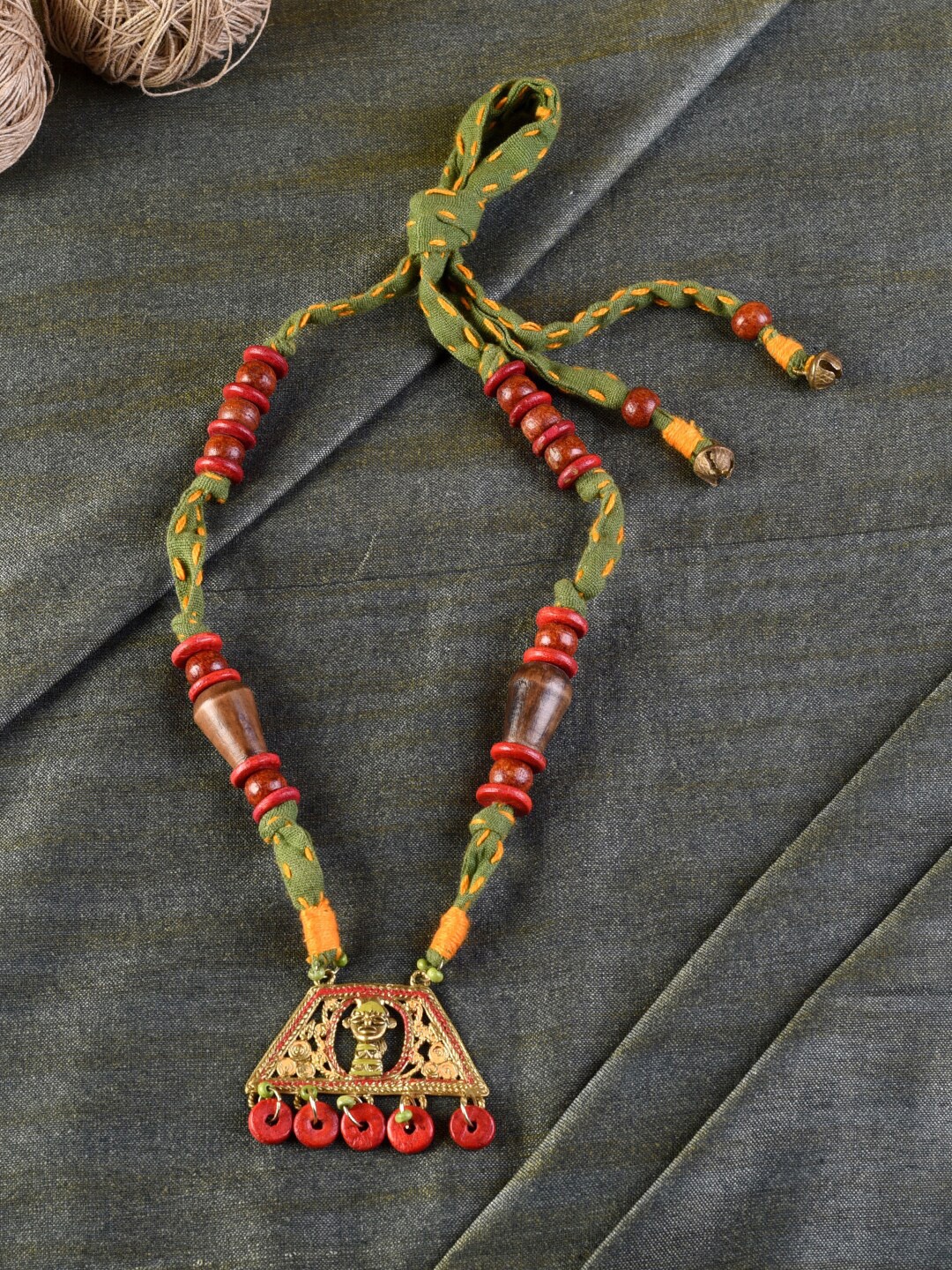 

AAKRITI ART CREATIONS Red & Green Brass Handcrafted Tribal Dhokra Necklace