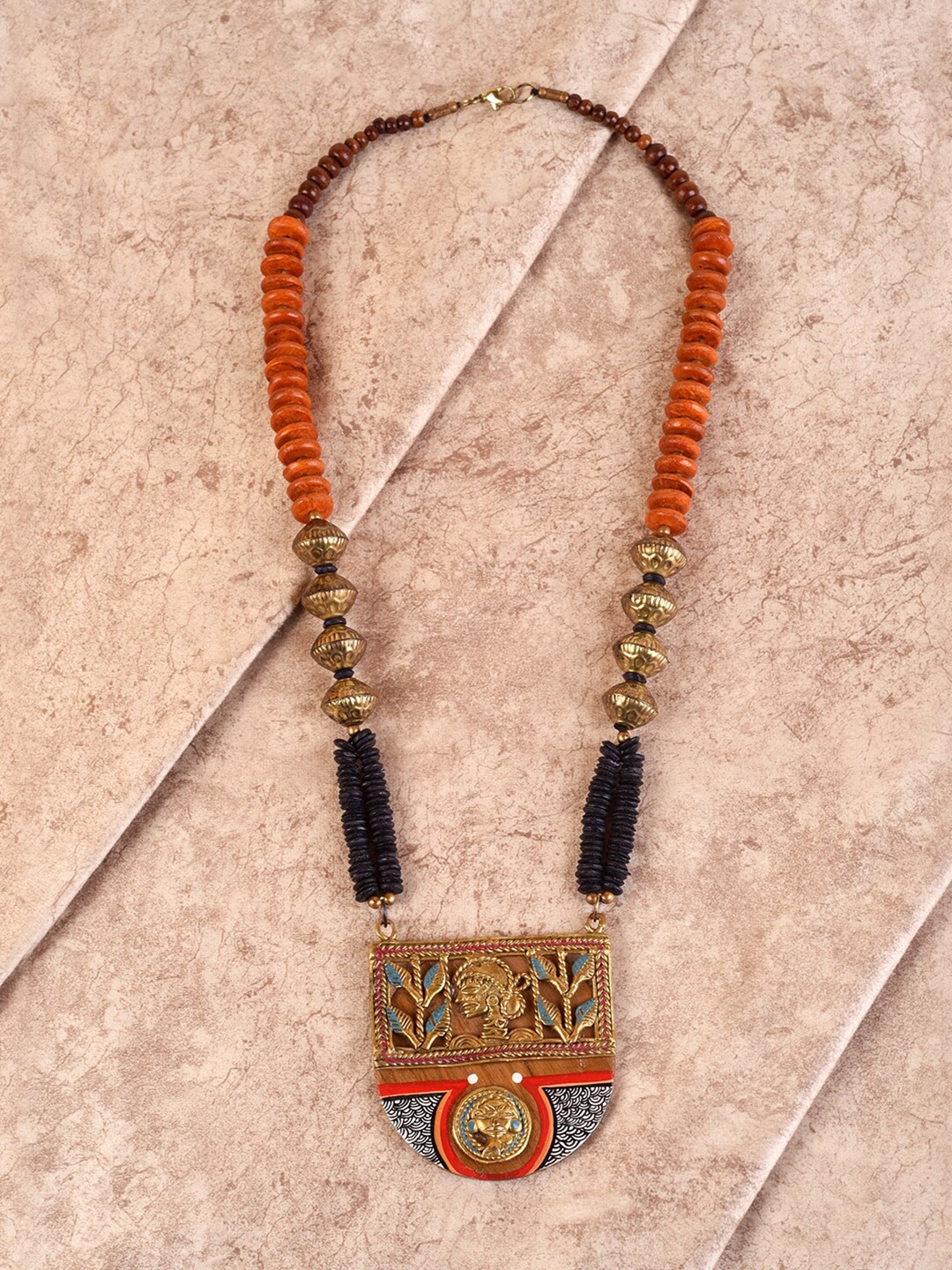 

AAKRITI ART CREATIONS Women Orange & Gold-Toned Beaded Tribal Dhokra Necklace