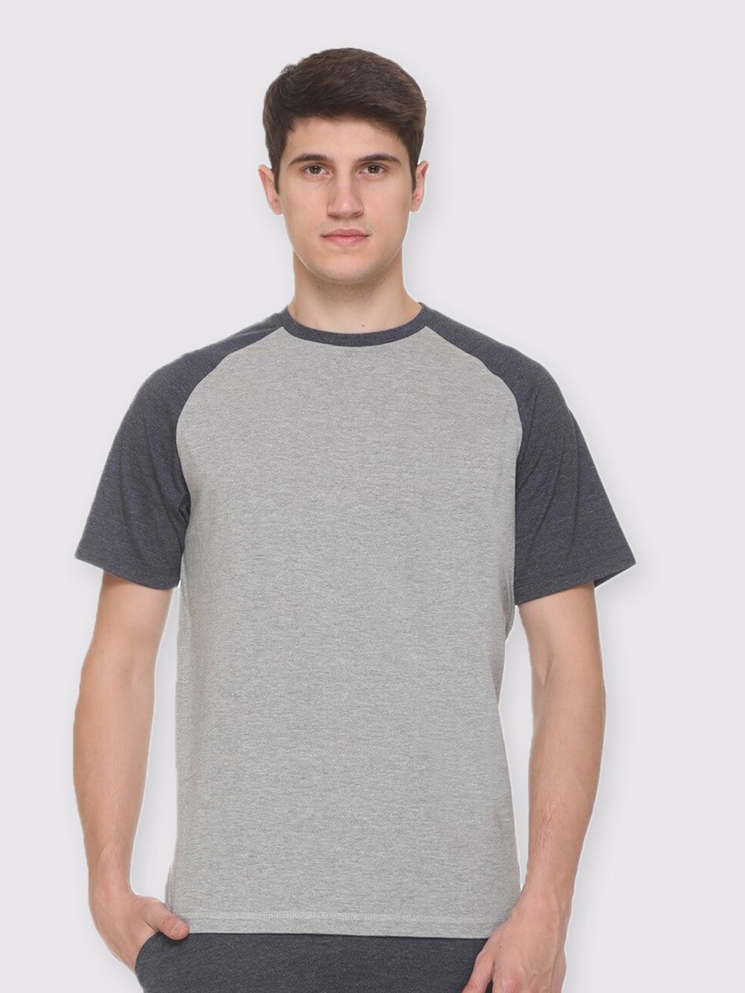 

Obaan Men Grey Melange & Charcoal Colourblocked Round Neck Cotton T-shirt