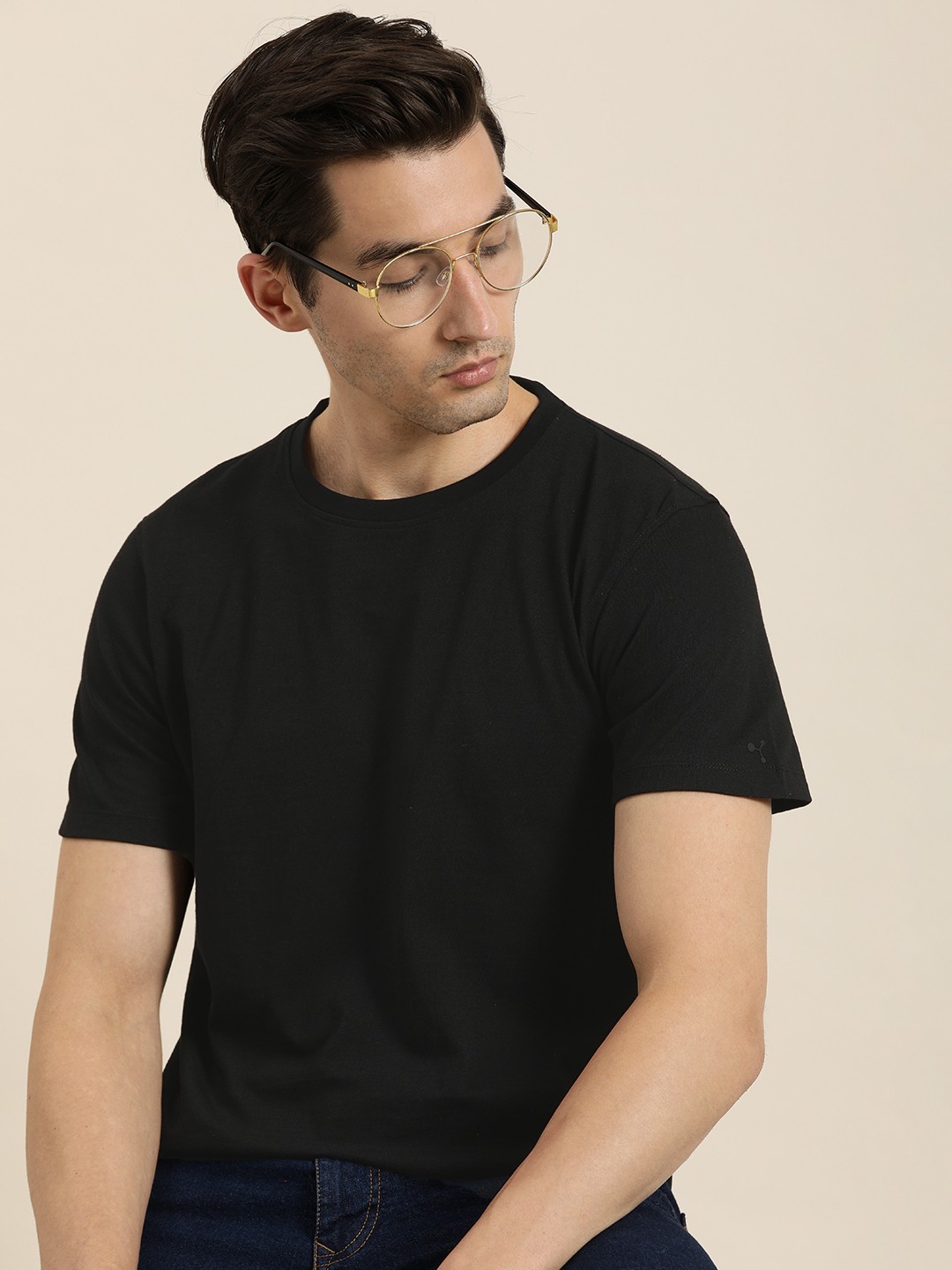 

ether Men Black Solid Round Neck T-shirt