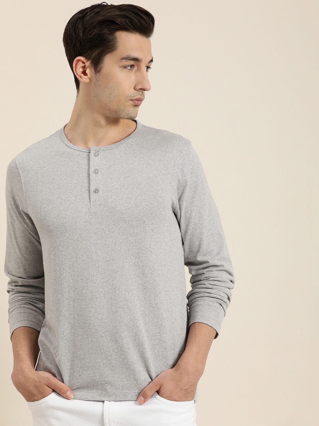 

ether Men Grey Solid Henley Neck T-shirt