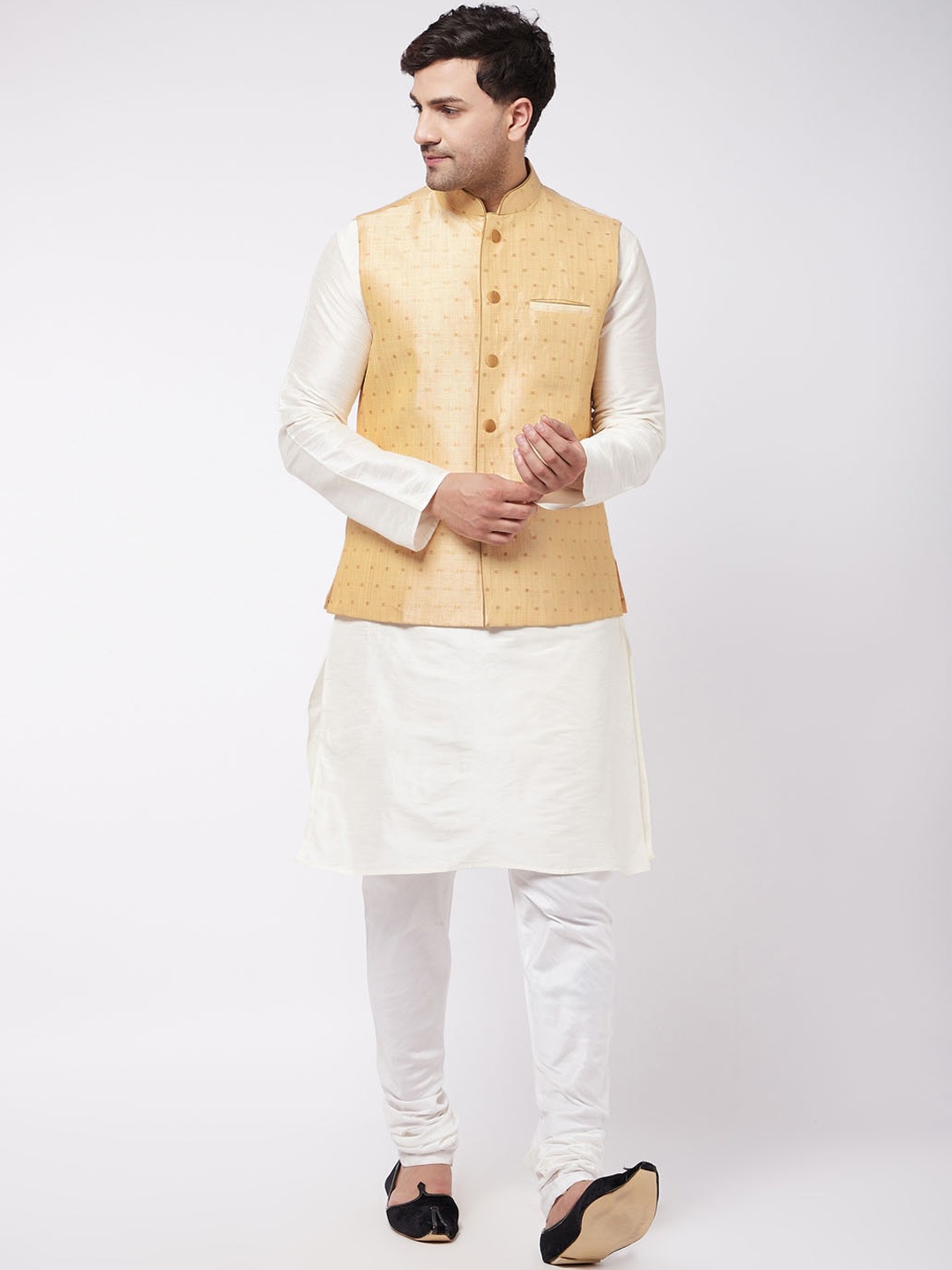 

VASTRAMAY Men Cream-Coloured Layered Kurta with Pyjamas With Nehru Jacket