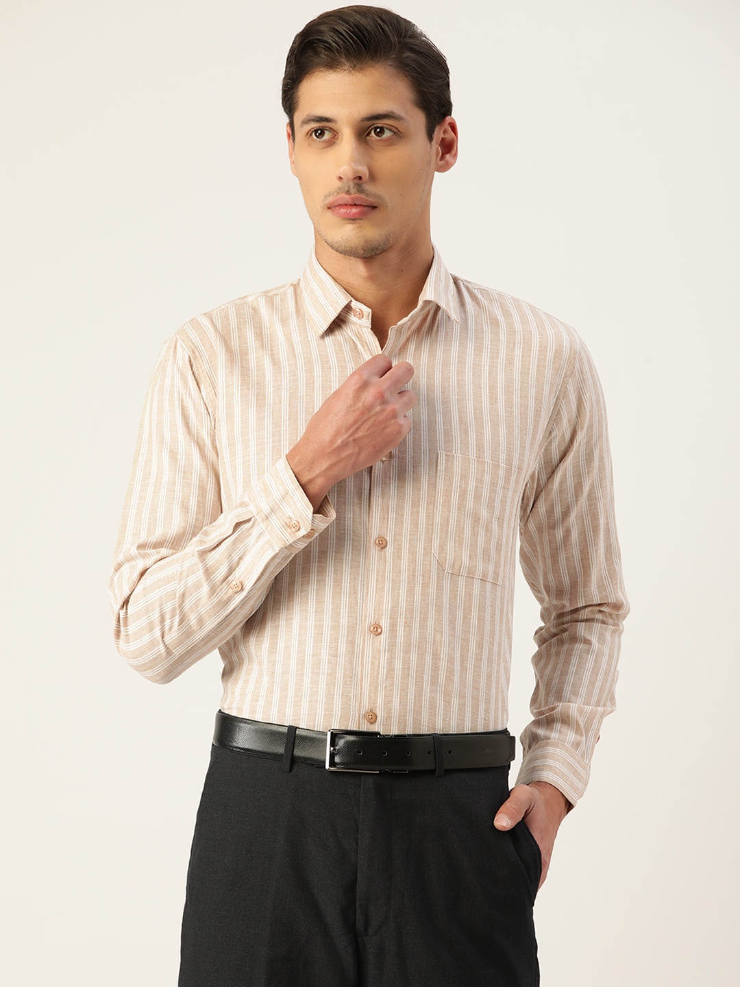 

JAINISH Men Beige & White Pure Cotton Smart Fit Striped Formal Shirt