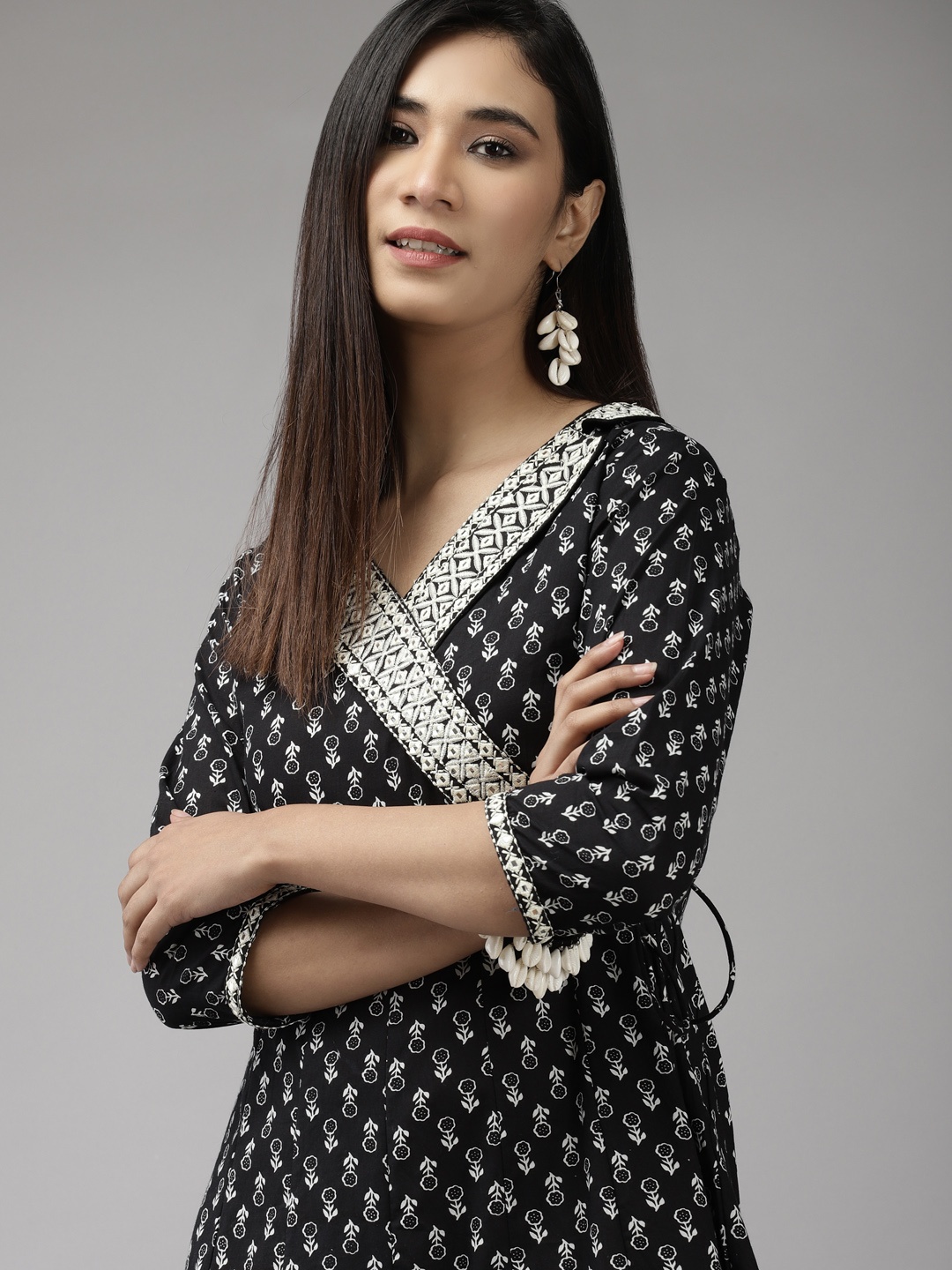 

Yufta Black & White Floral Printed Ethnic Midi Dress