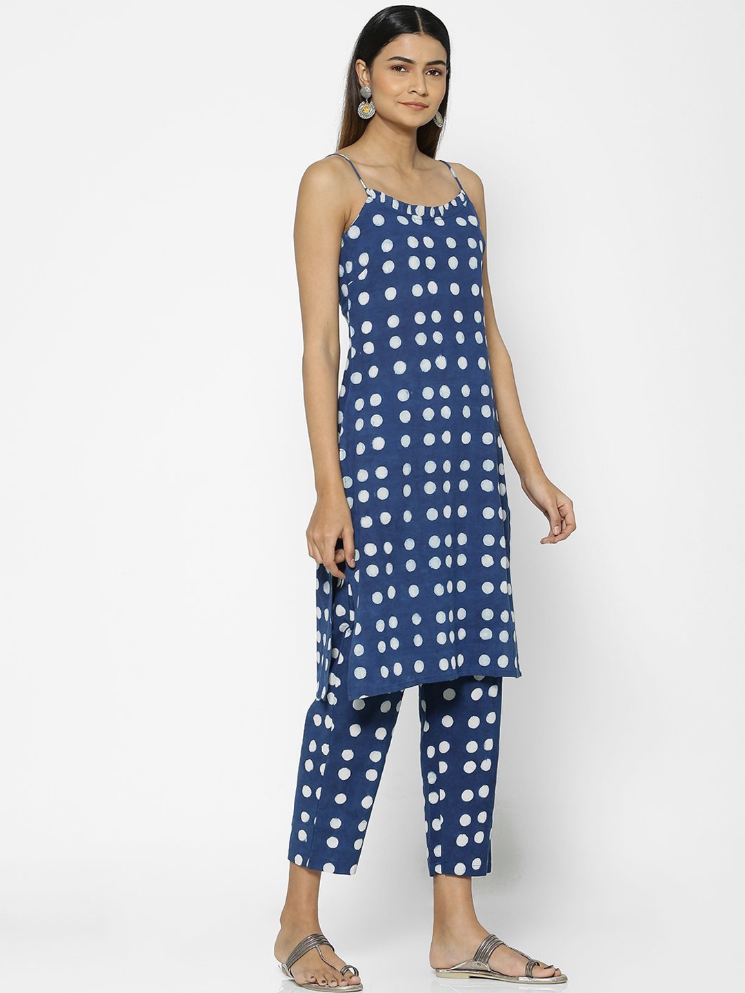 

Saaki Women Navy Blue Dyed Kurta