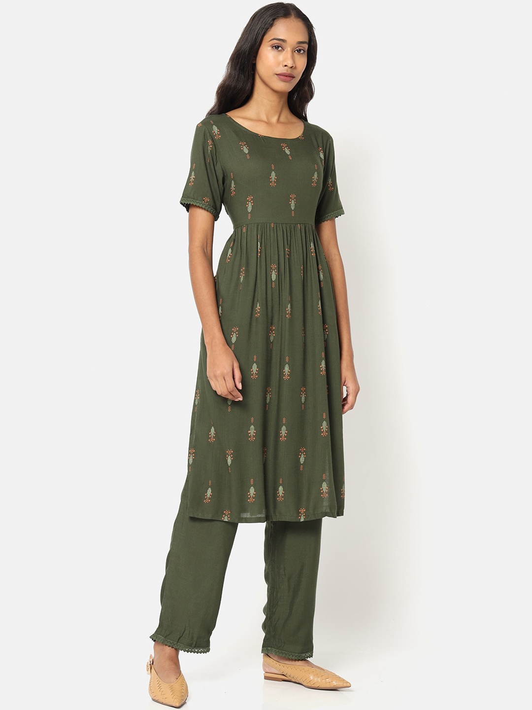 

Saaki Women Olive Green Ethnic Motifs Printed Kurta with Trousers