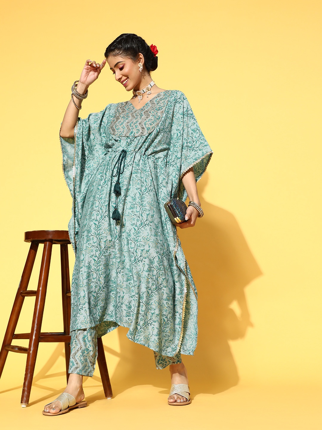 

DIVYANK Green Silk Blend Kaftan Kurta Set