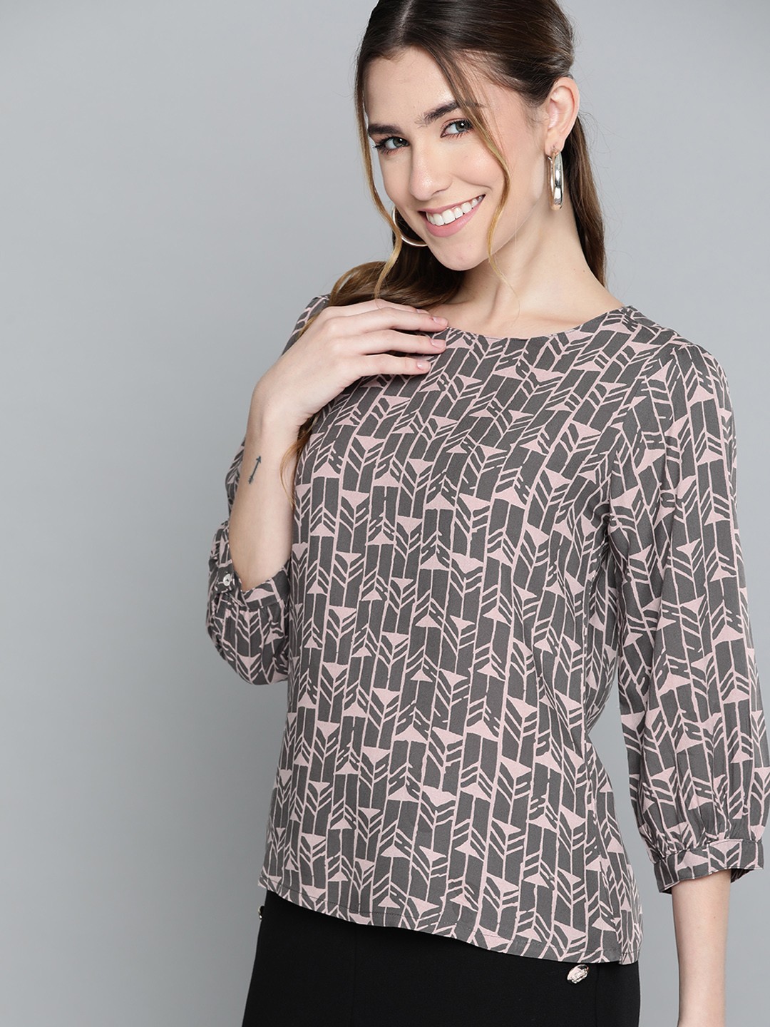 

HERE&NOW Women Charcoal & Dusty Pink Geometric Print Top