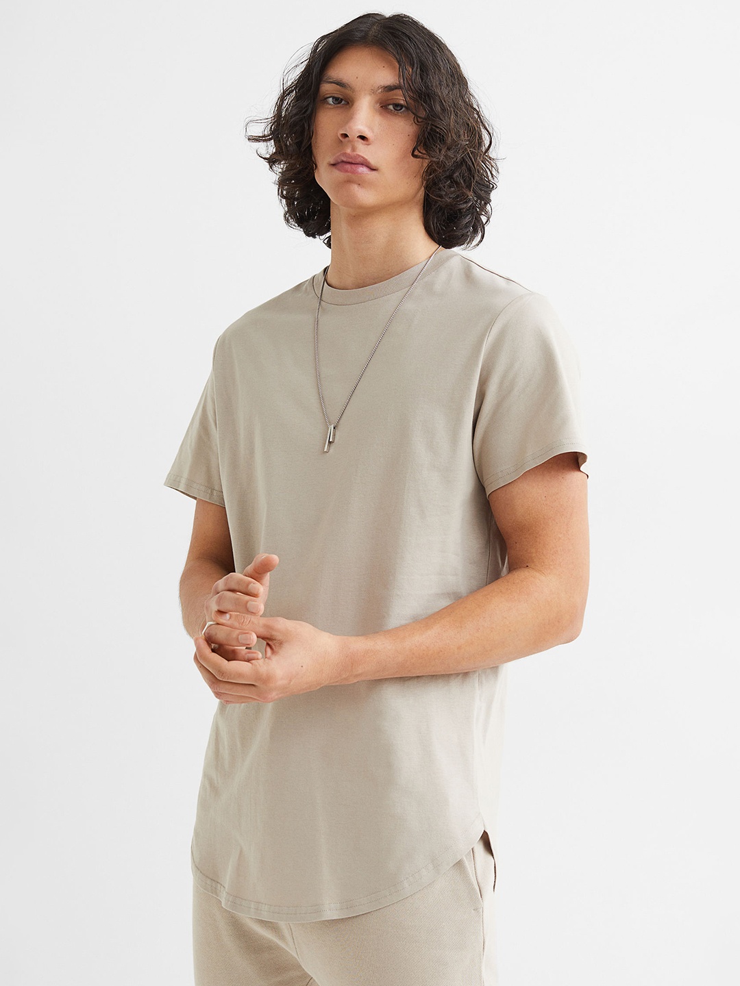 

H&M Men Beige T-shirt Long Fit