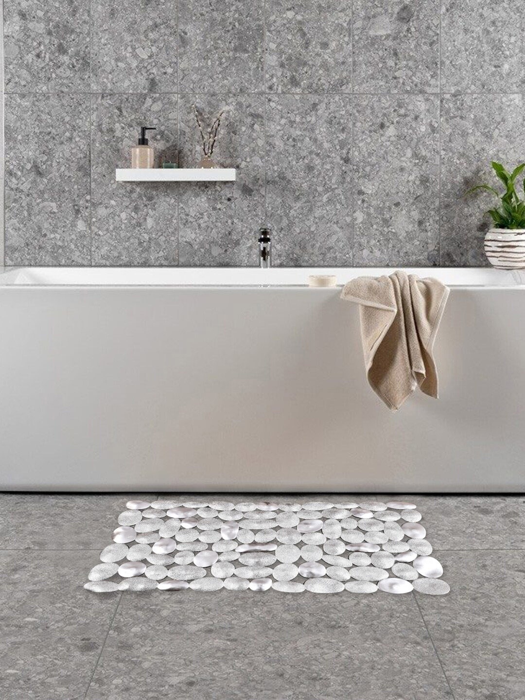 

Clasiko Silver Anti Slip Bathroom Mat