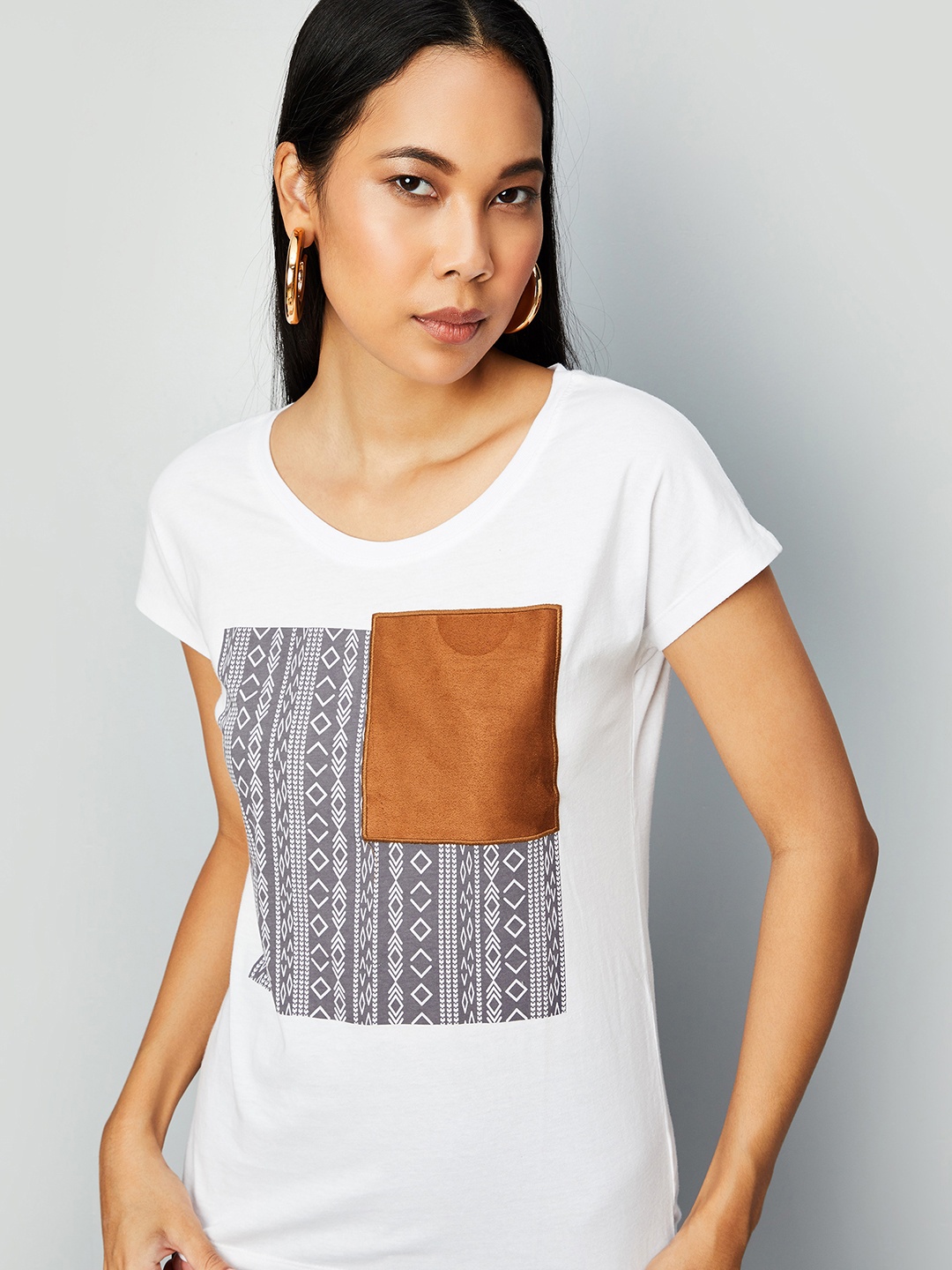 

max Women White Printed T-shirt