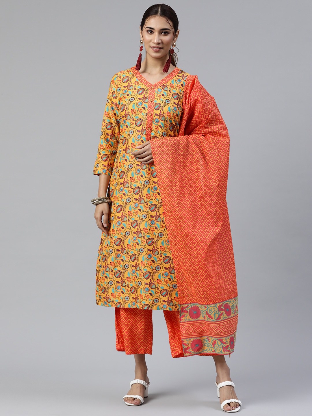 

Rangriti Women Assorted Printed Kurta with Palazzos & Dupatta