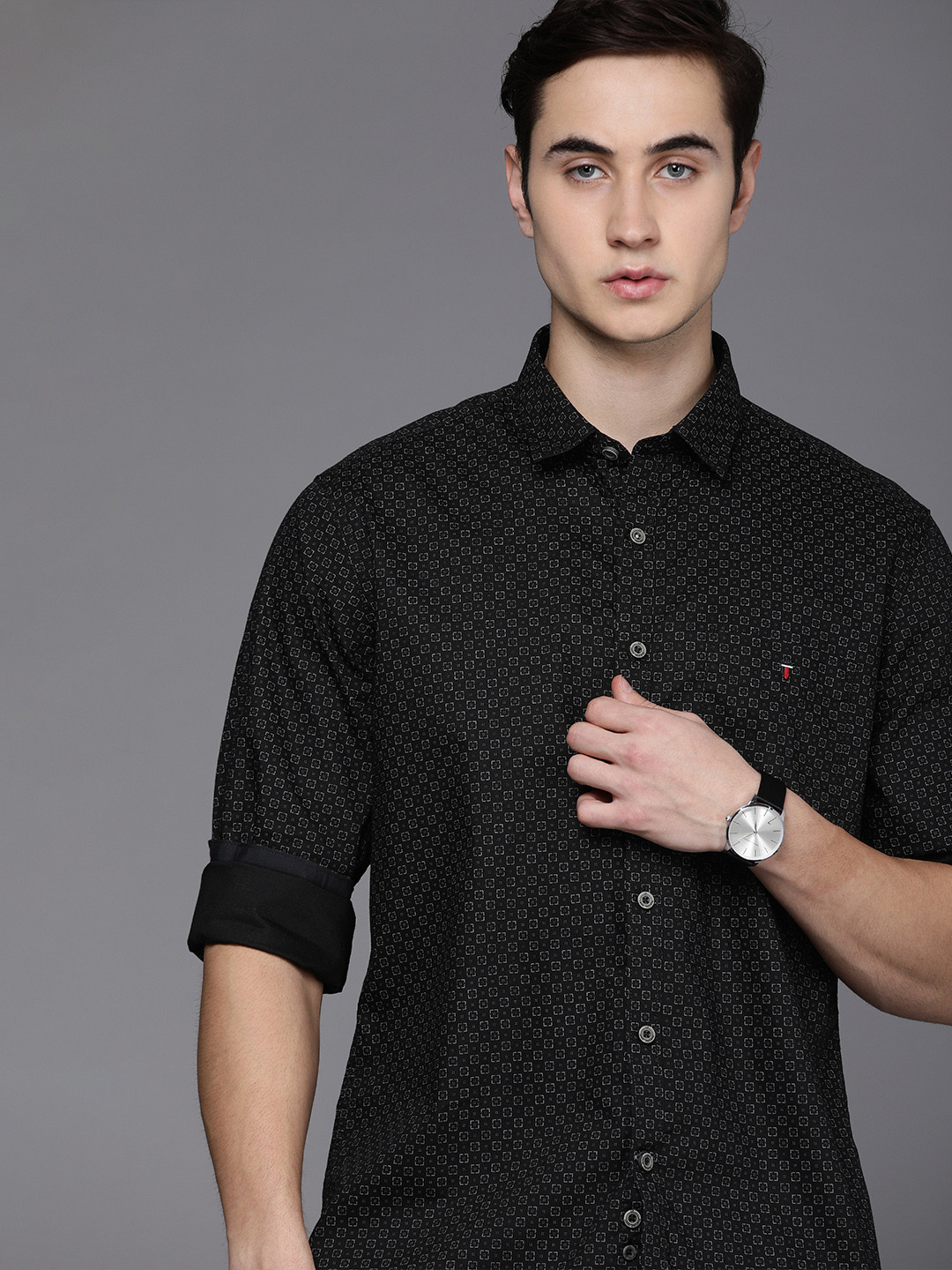 

Louis Philippe Sport Men Black & White Slim Fit Printed Pure Cotton Casual Shirt