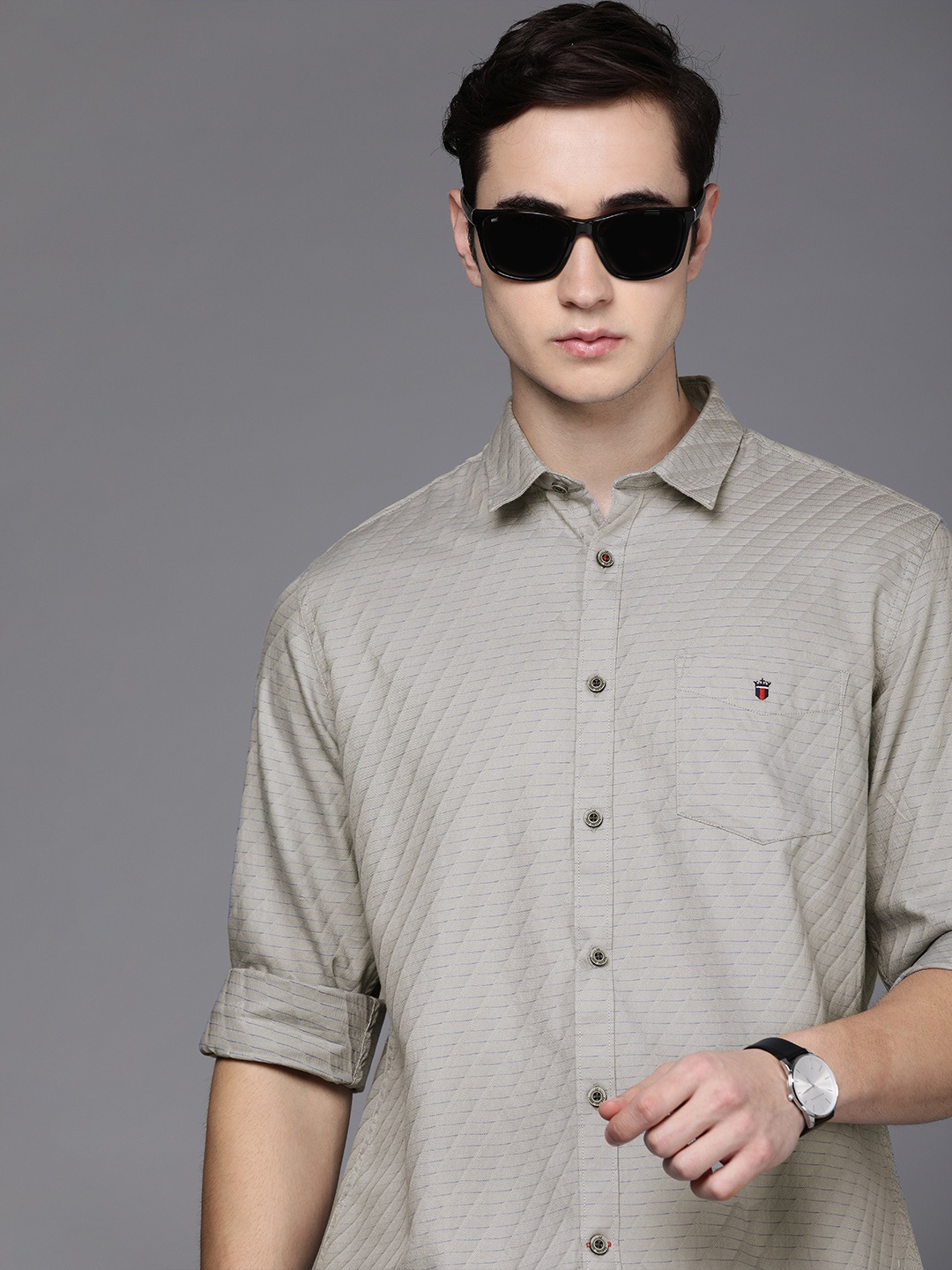 

Louis Philippe Sport Men Grey & Blue Slim Fit Horizontal Striped Pure Cotton Casual Shirt