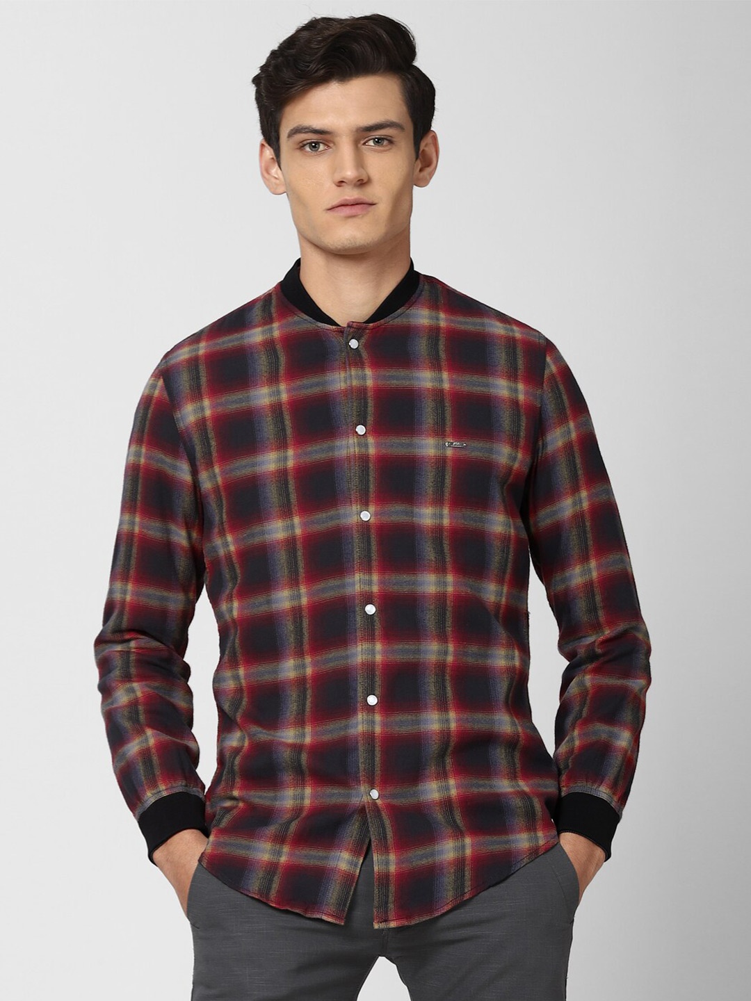 

Peter England Casuals Men Black Slim Fit Tartan Checks Checked Casual Shirt