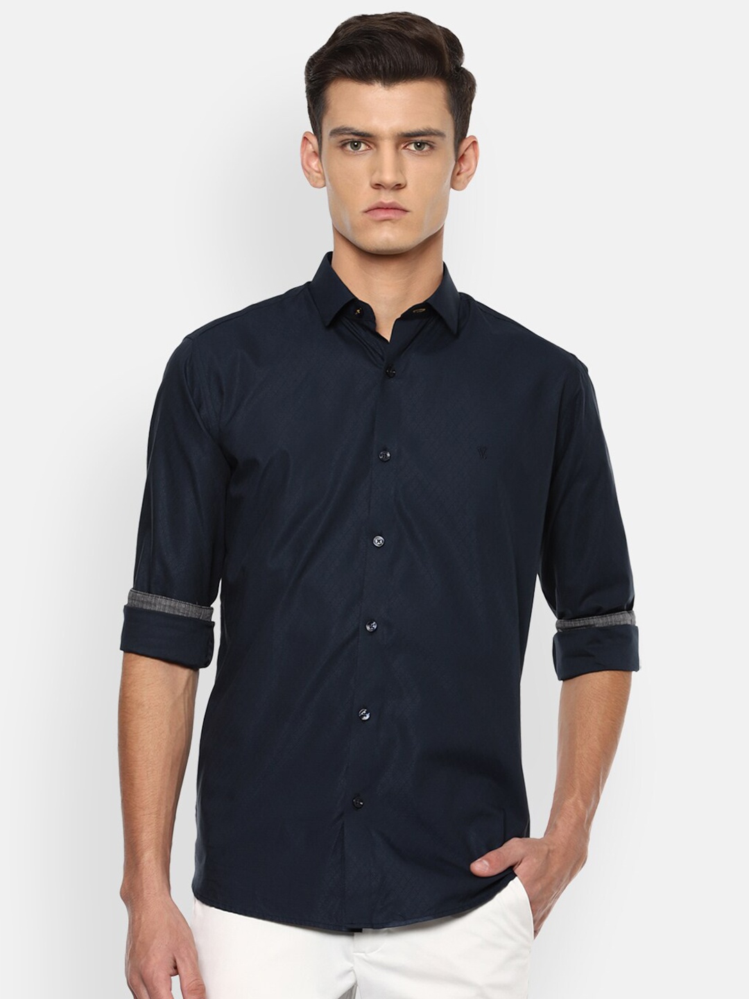 

V Dot Men Navy Blue Solid Slim Fit Casual Shirt