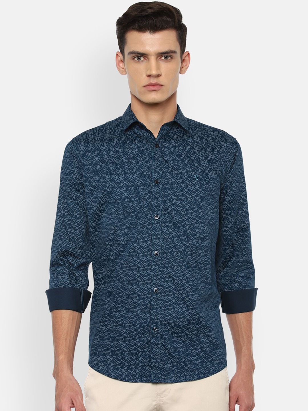 

V Dot Men Navy Blue & Off-White Slim Fit Ditsy Print Pure Cotton Casual Shirt