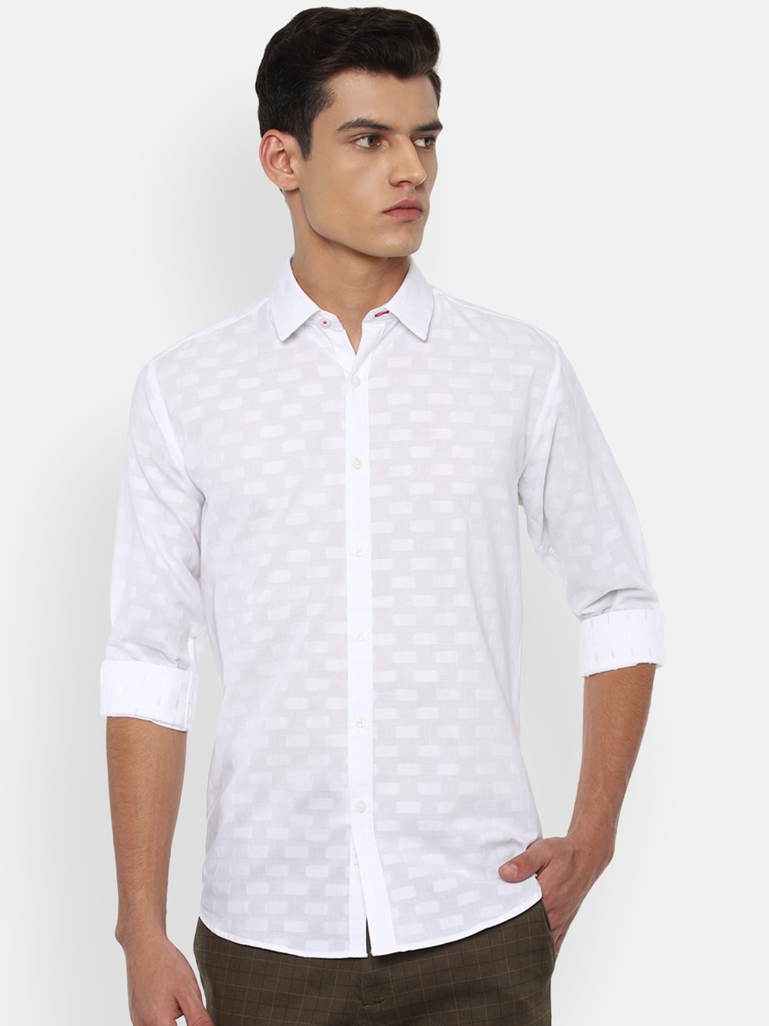 

V Dot Men White Slim Fit Floral Printed Pure Cotton Casual Shirt
