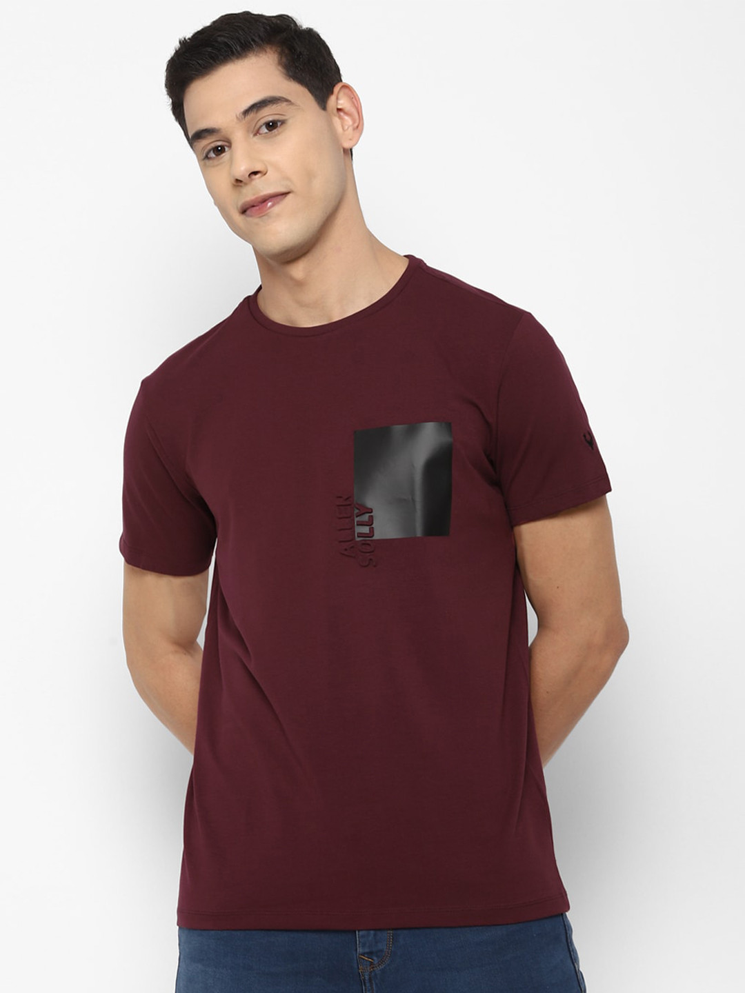 

Allen Solly Sport Men Maroon & Black Printed Pure Cotton Pockets T-shirt