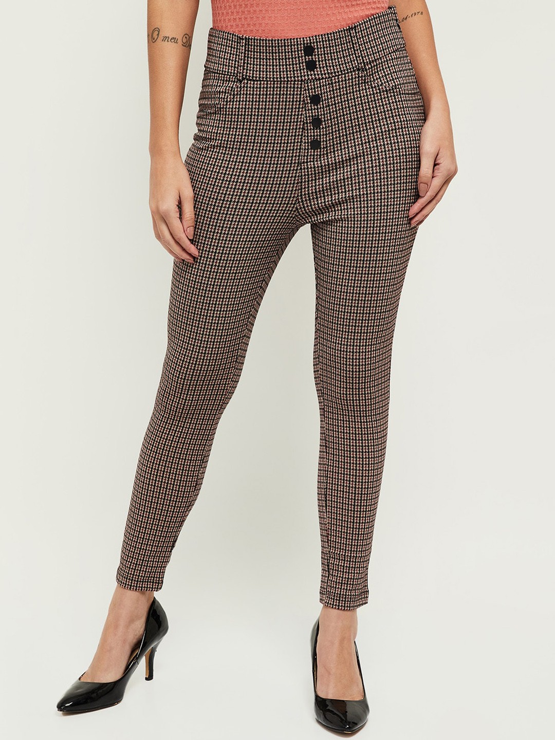 

max Women Beige Checked High-Rise Trousers