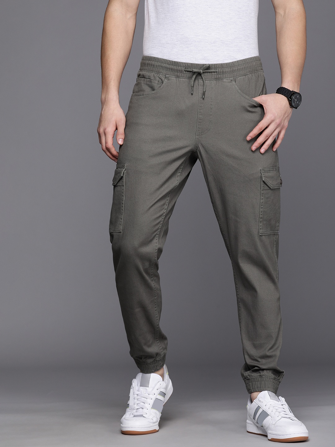 

Louis Philippe Jeans Men Charcoal Solid Loose Fit Cargos