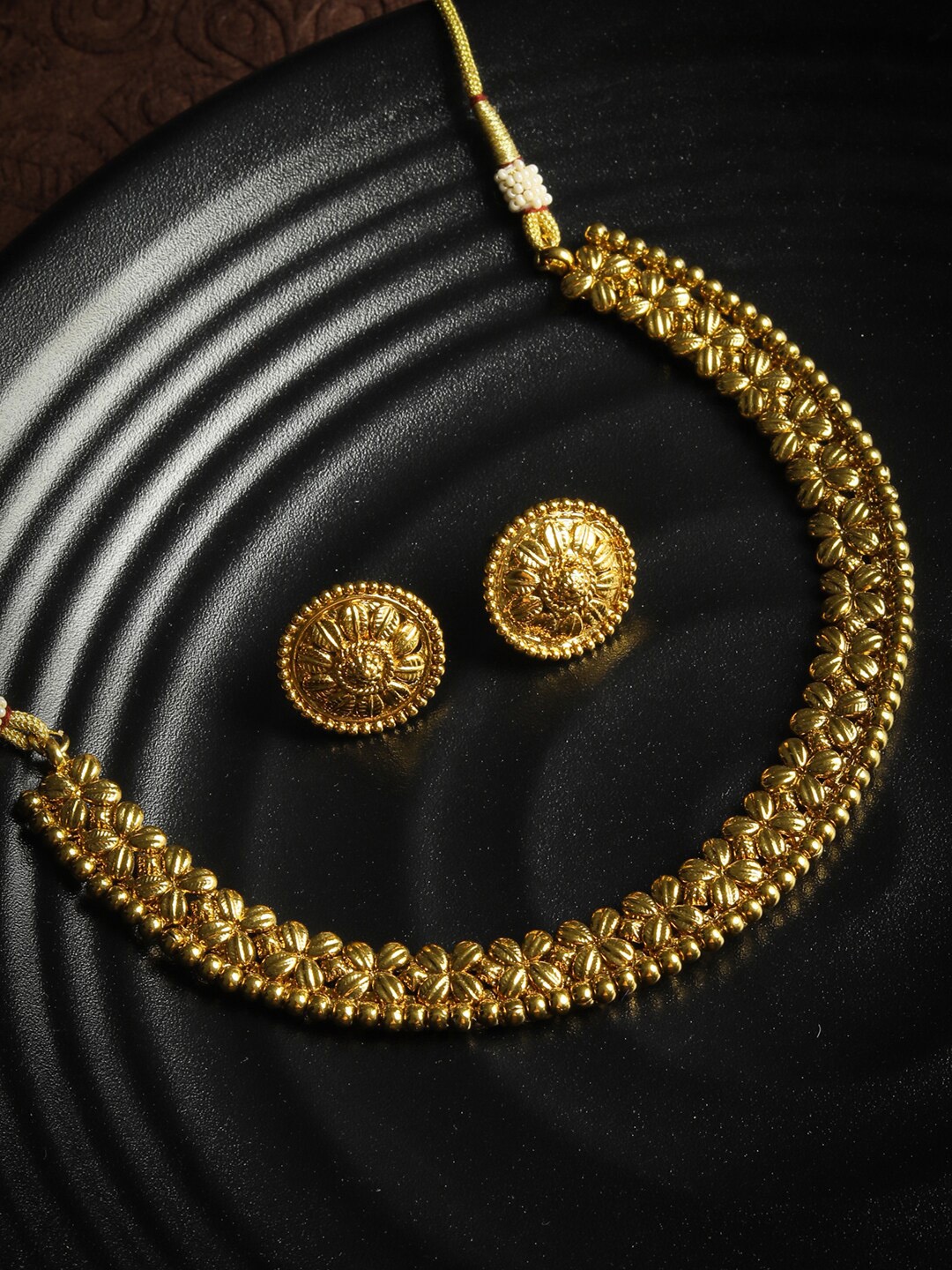 

Priyaasi Gold-Plated Floral Choker Set