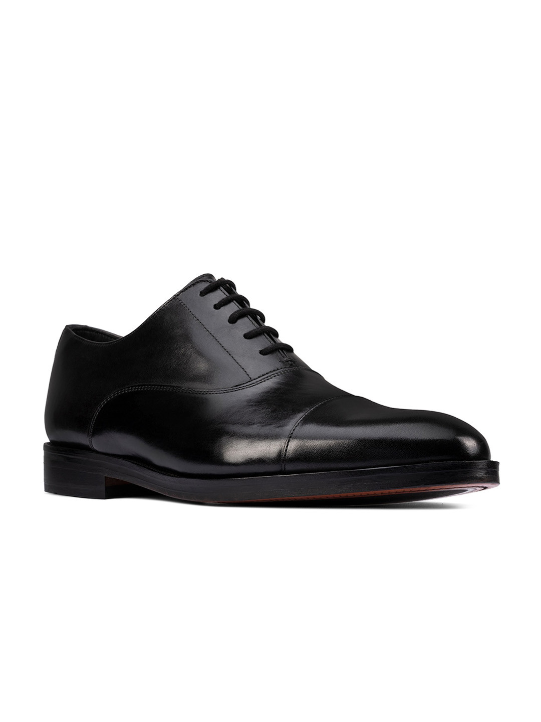 

Clarks Men Black Solid Leather Formal Oxfords