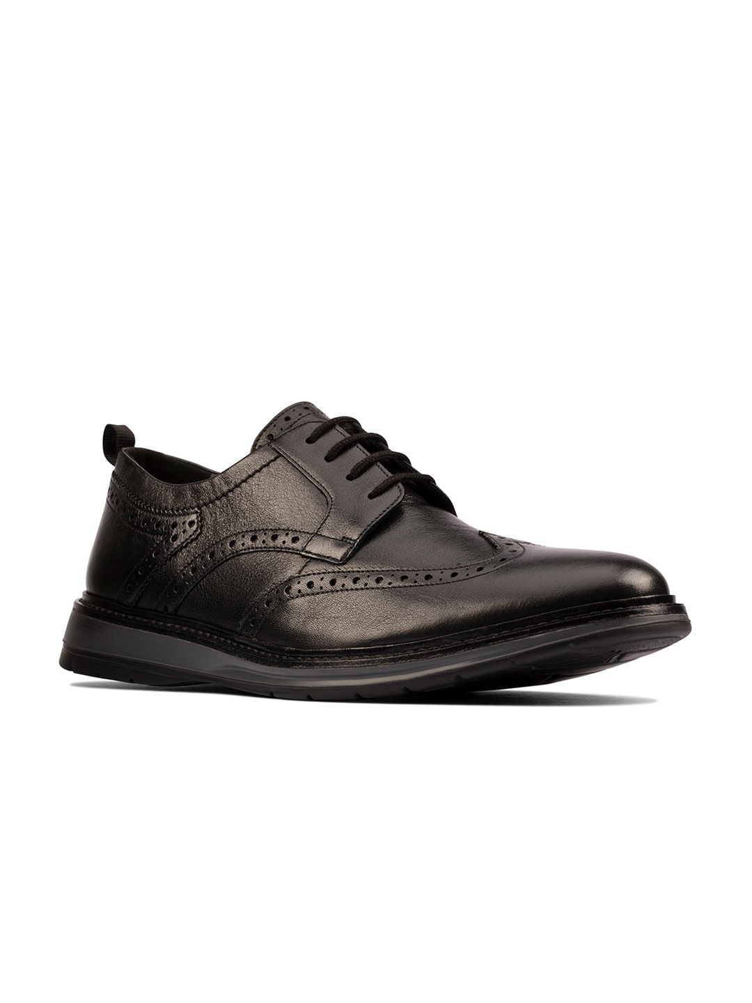 

Clarks Men Black Textured Leather Formal Brogues