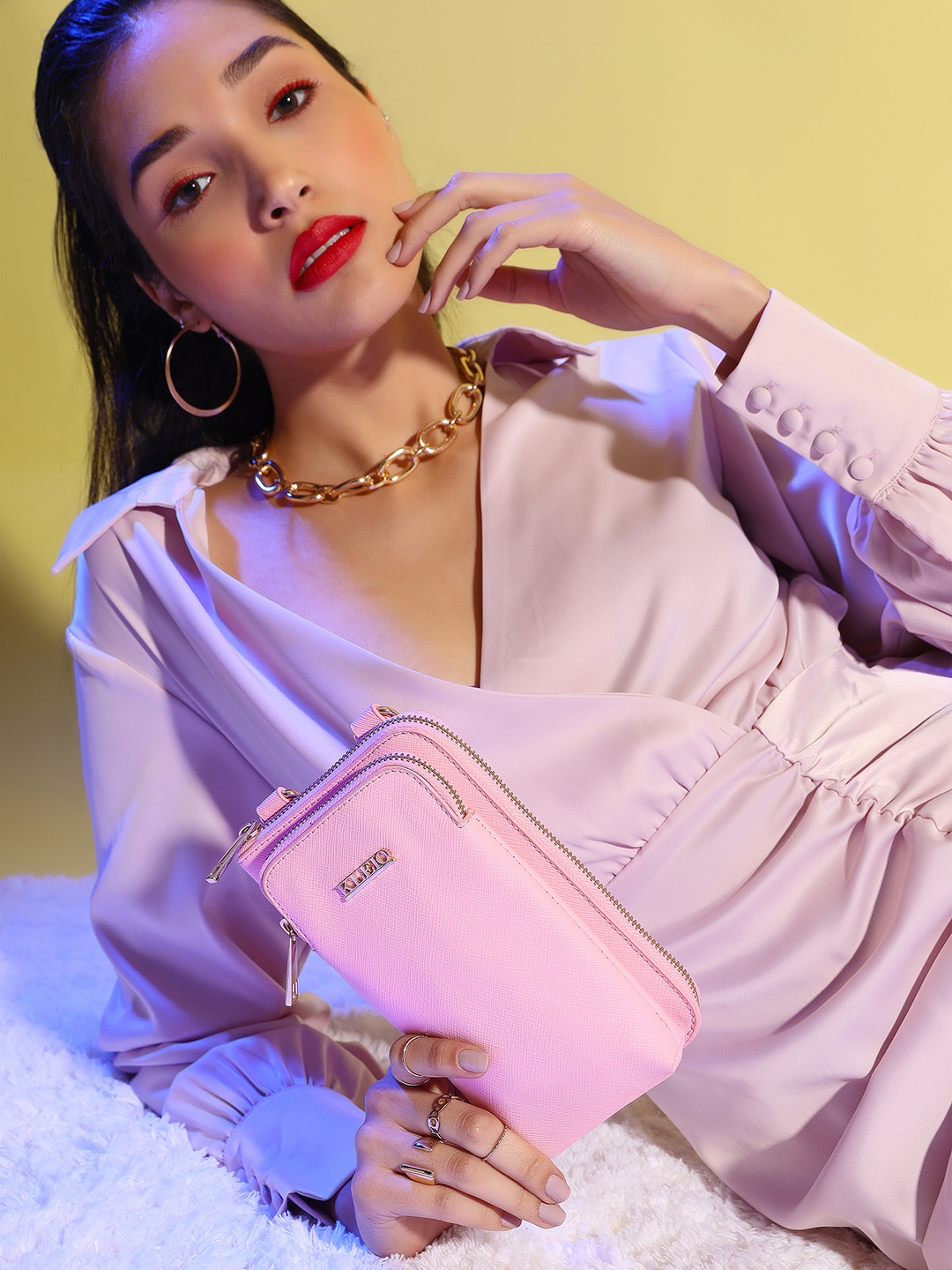 

KLEIO Textured Mobile Sling Cross body Bag, Pink