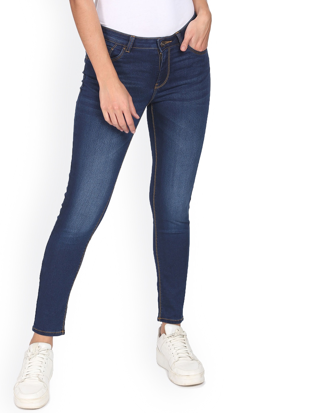 

Sugr Women Blue Light Fade Jeans