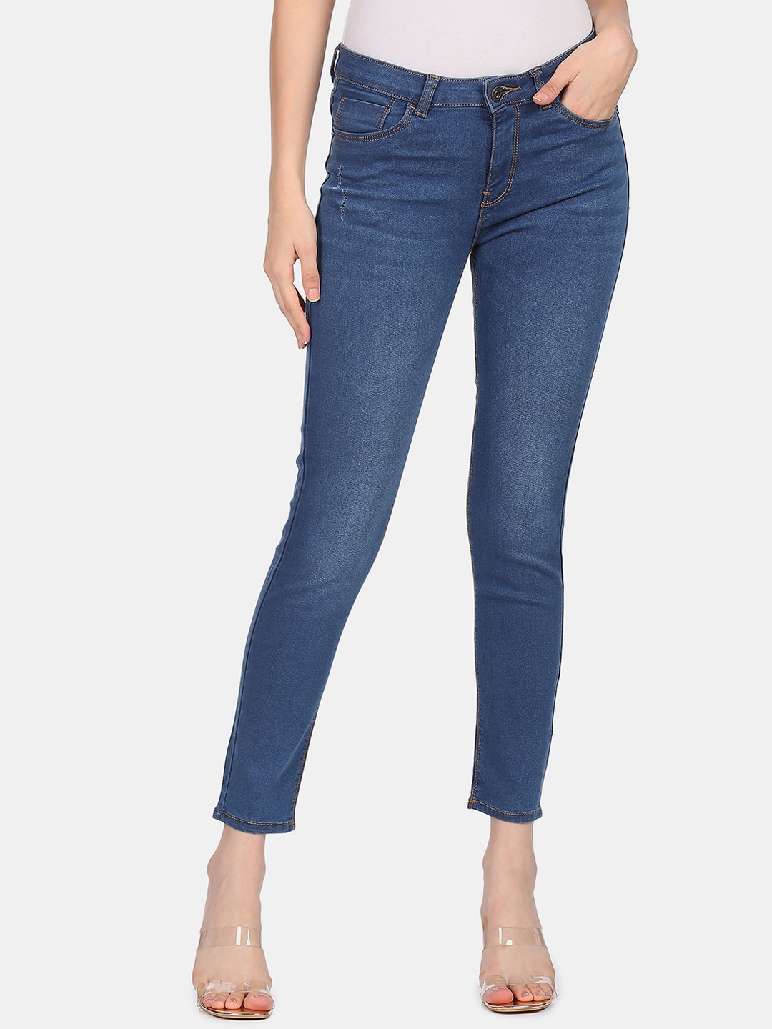 

Sugr Women Blue Mildly Distressed Light Fade Jeans